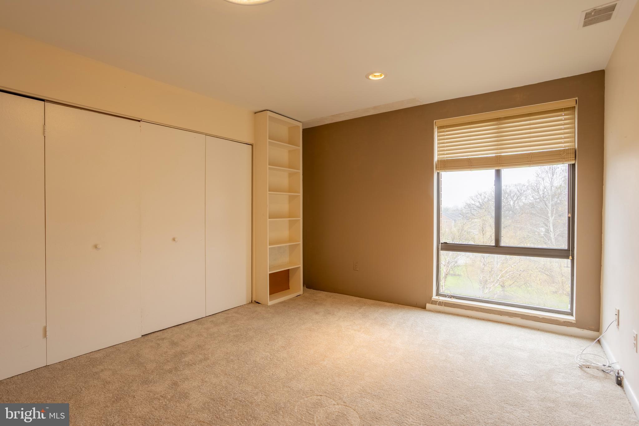 SUBURBAN OAKS - Residential