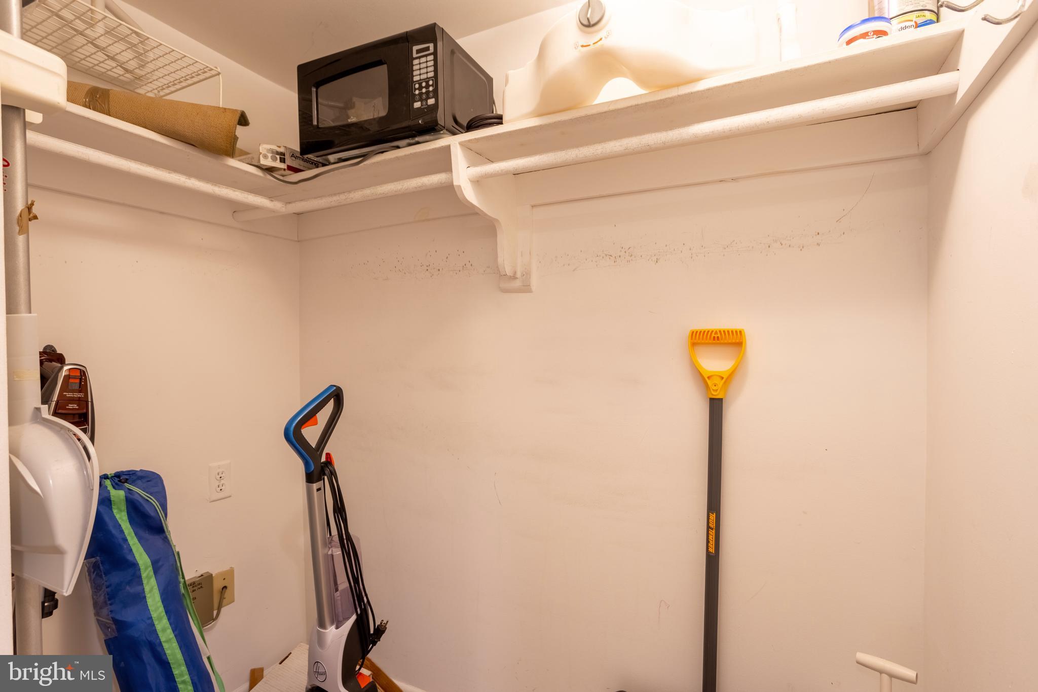 SUBURBAN OAKS - Residential