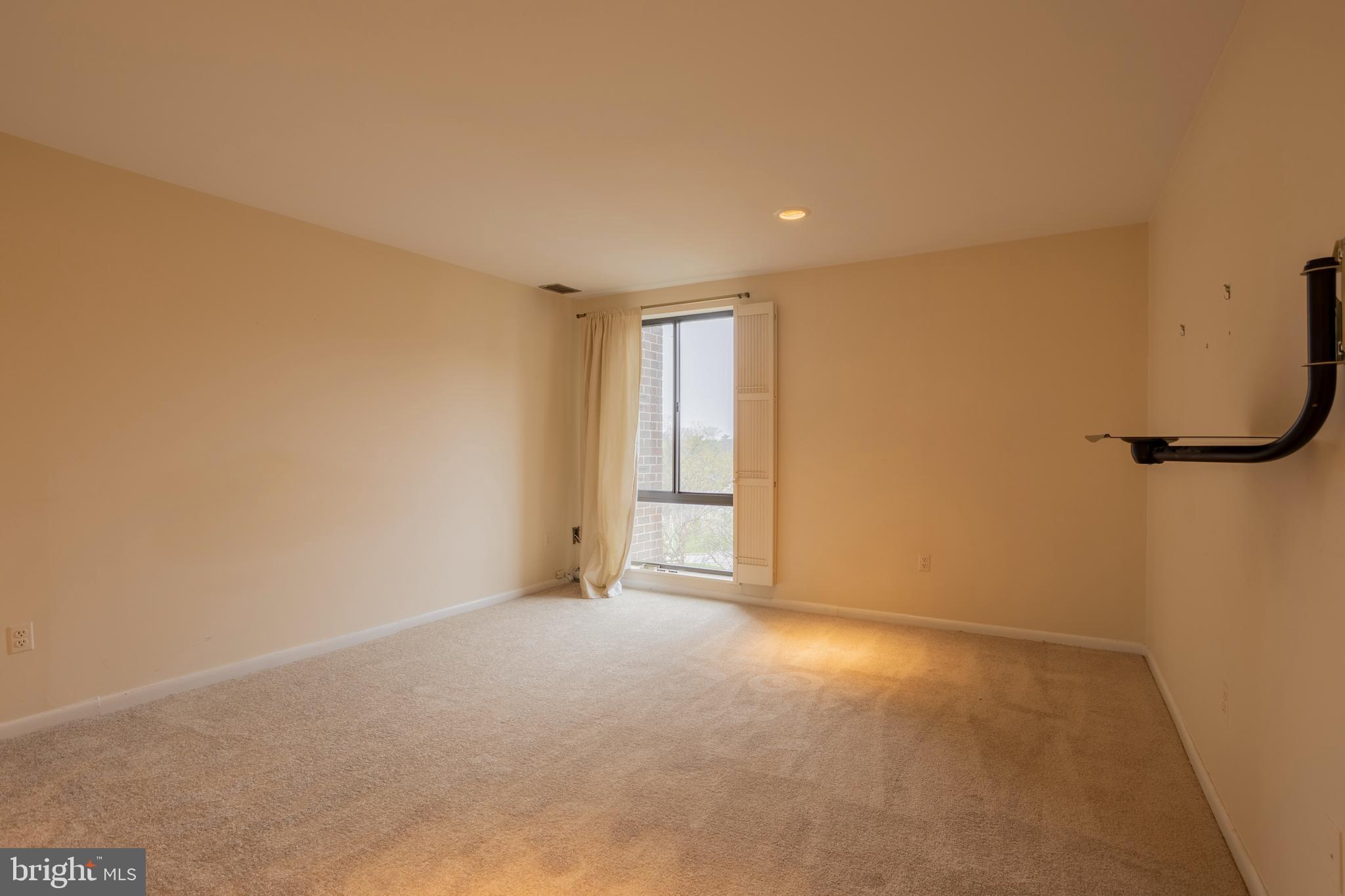 SUBURBAN OAKS - Residential