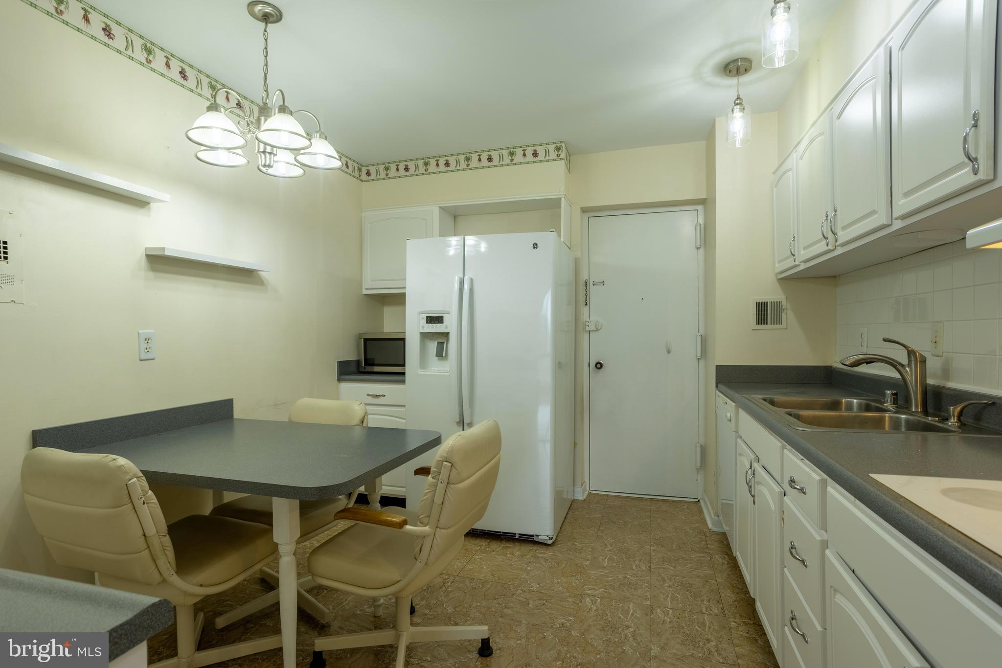 SUBURBAN OAKS - Residential