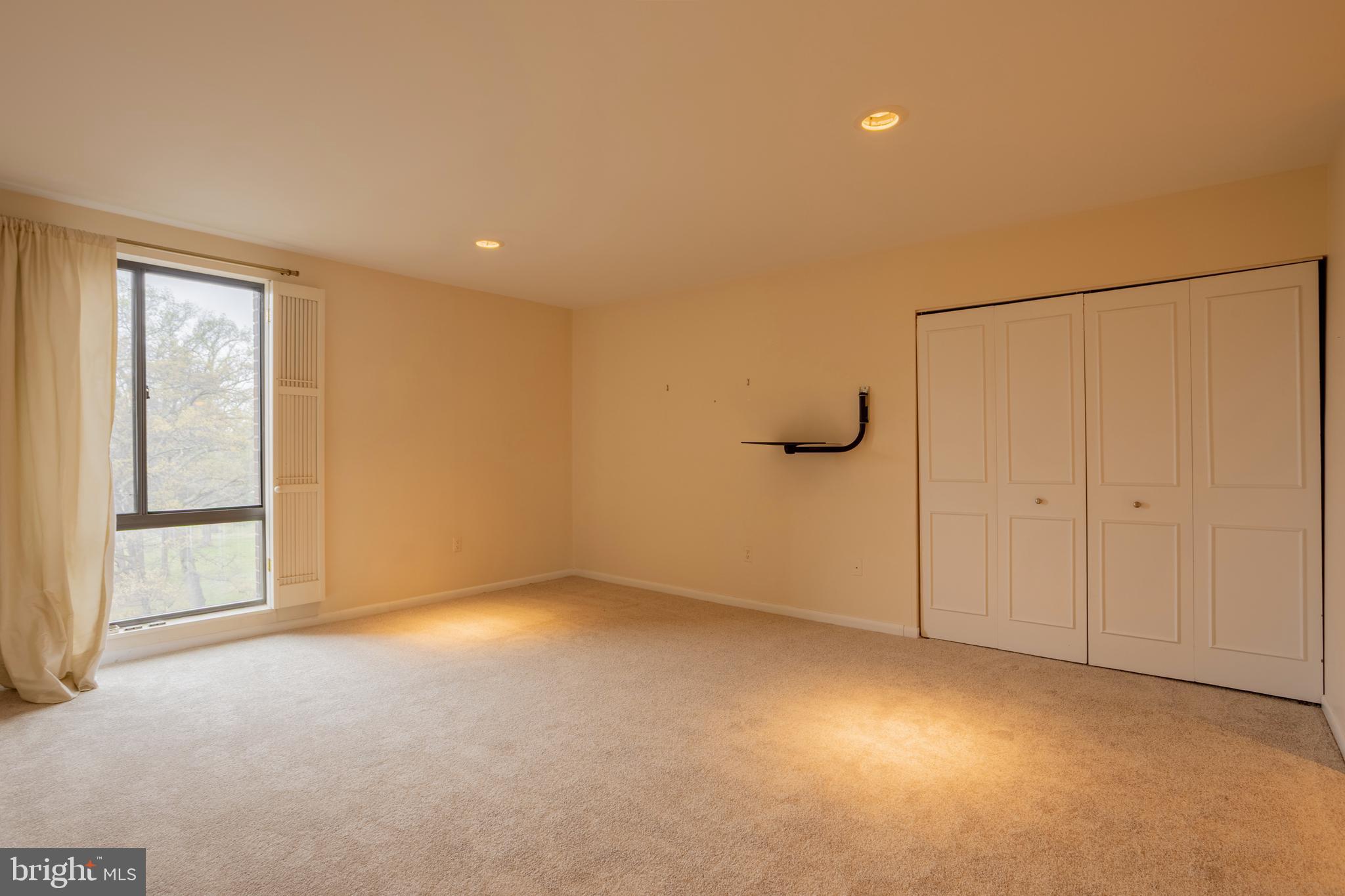 SUBURBAN OAKS - Residential