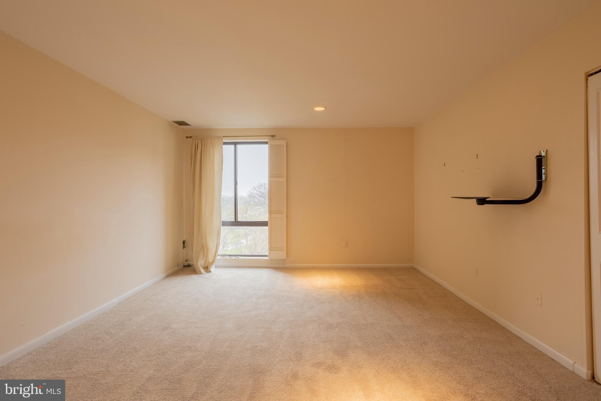 SUBURBAN OAKS - Residential