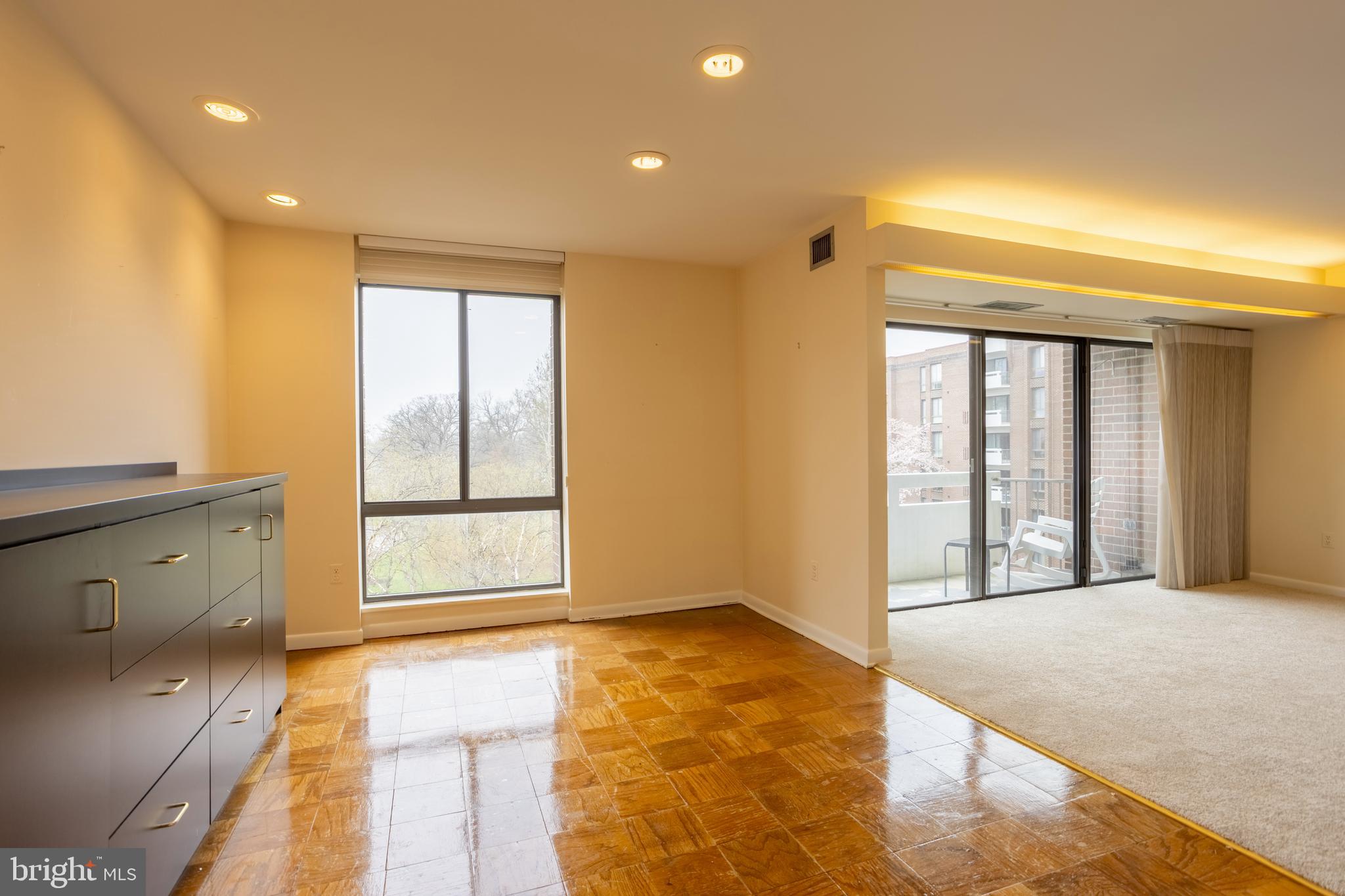 SUBURBAN OAKS - Residential