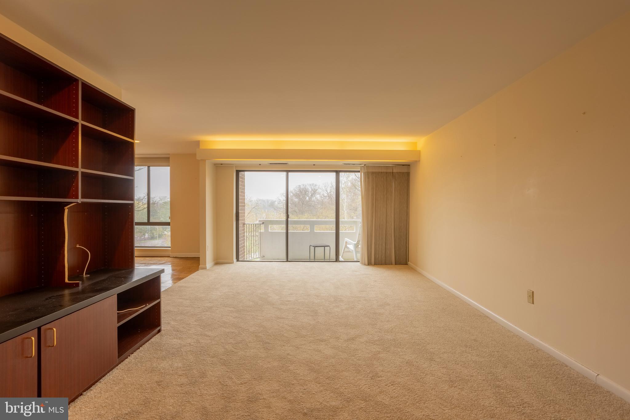 SUBURBAN OAKS - Residential