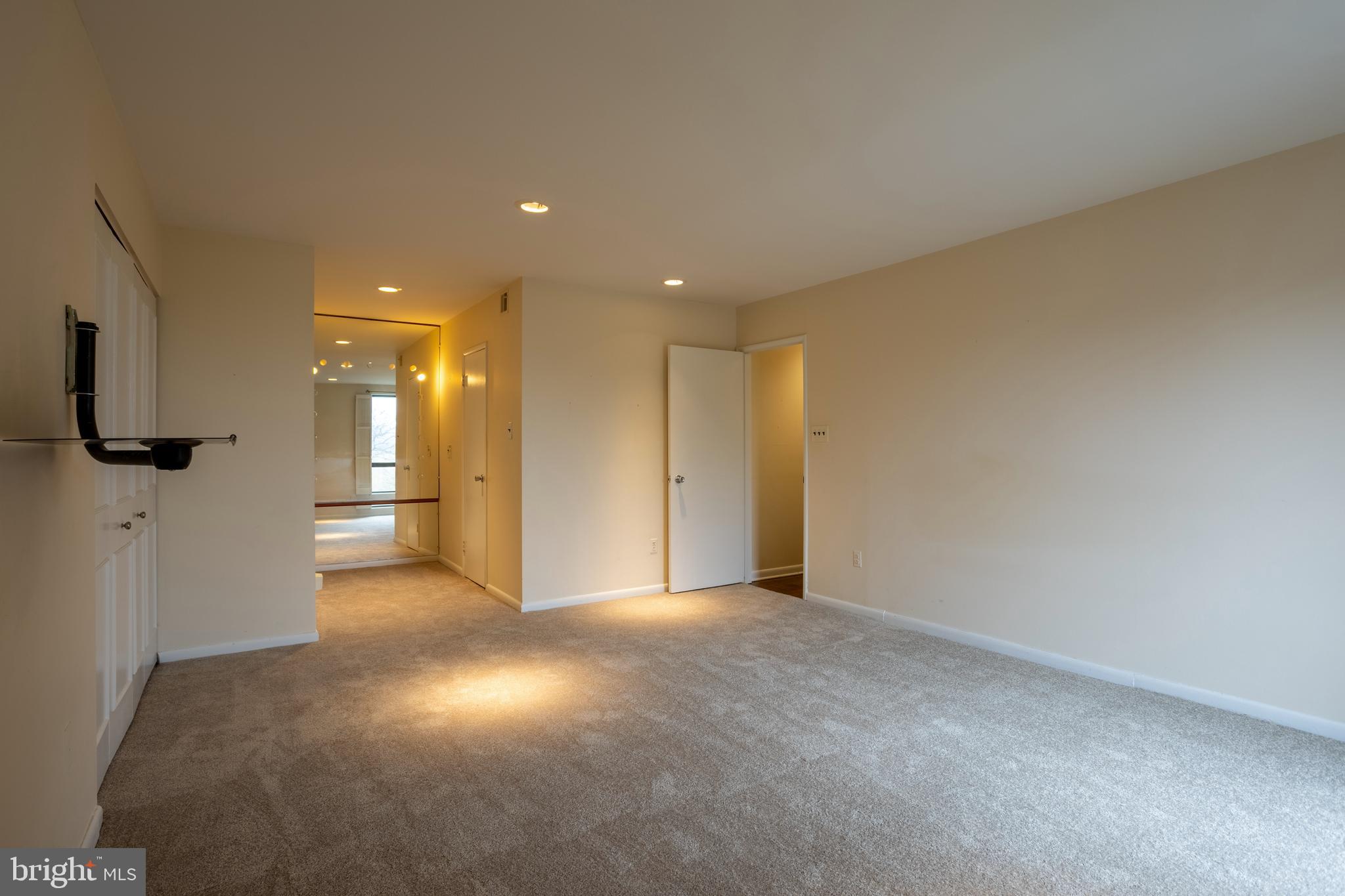 SUBURBAN OAKS - Residential