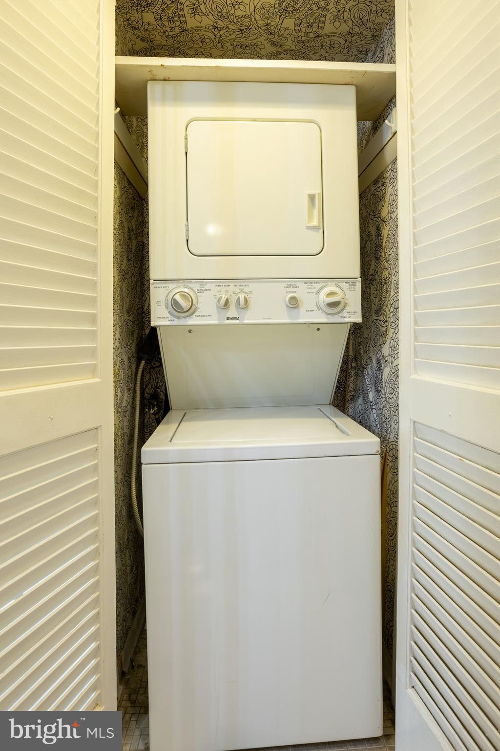 SUBURBAN OAKS - Residential