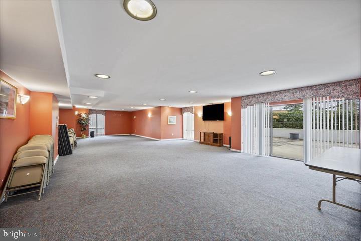 SUBURBAN OAKS - Residential