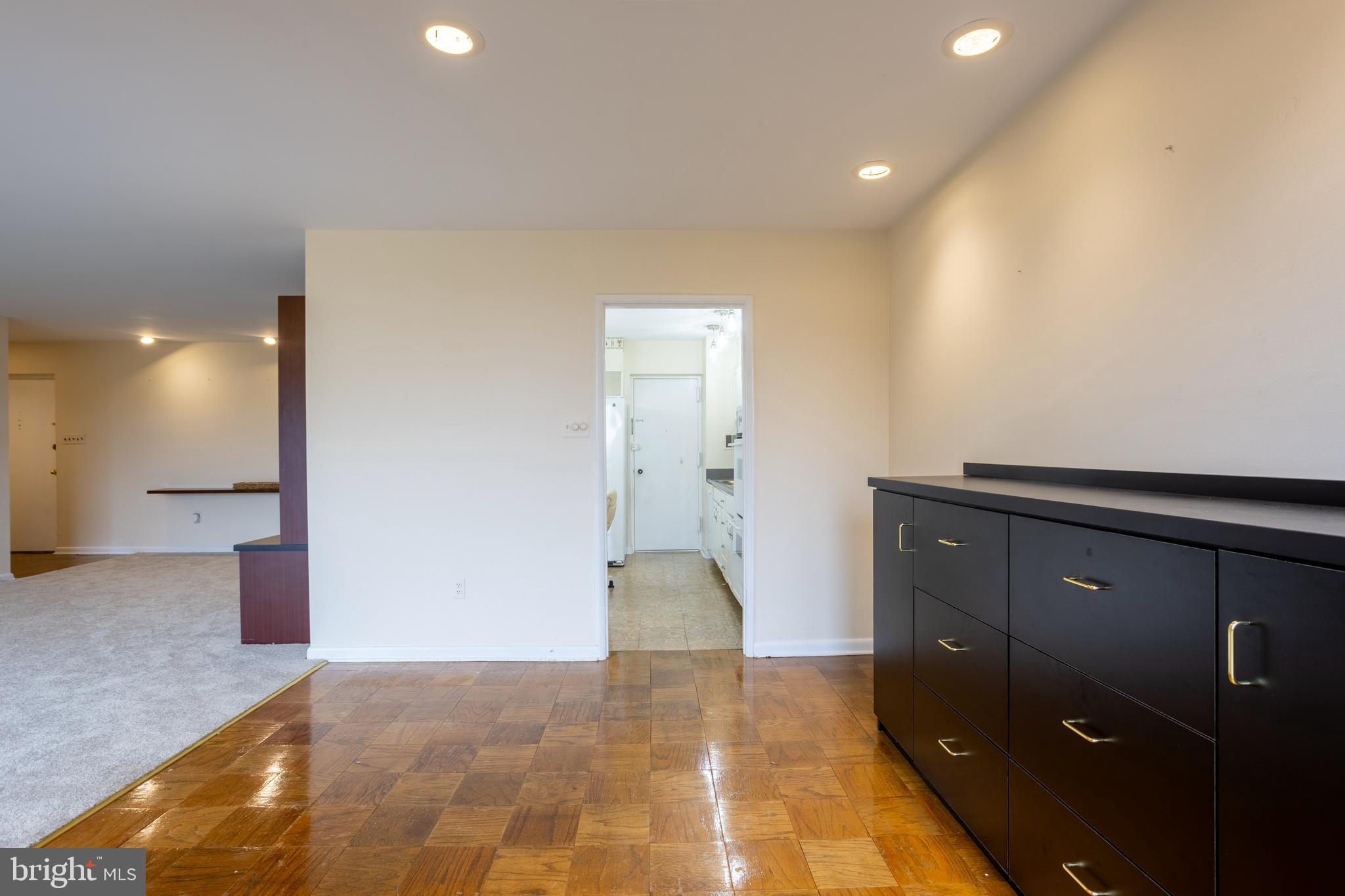 SUBURBAN OAKS - Residential