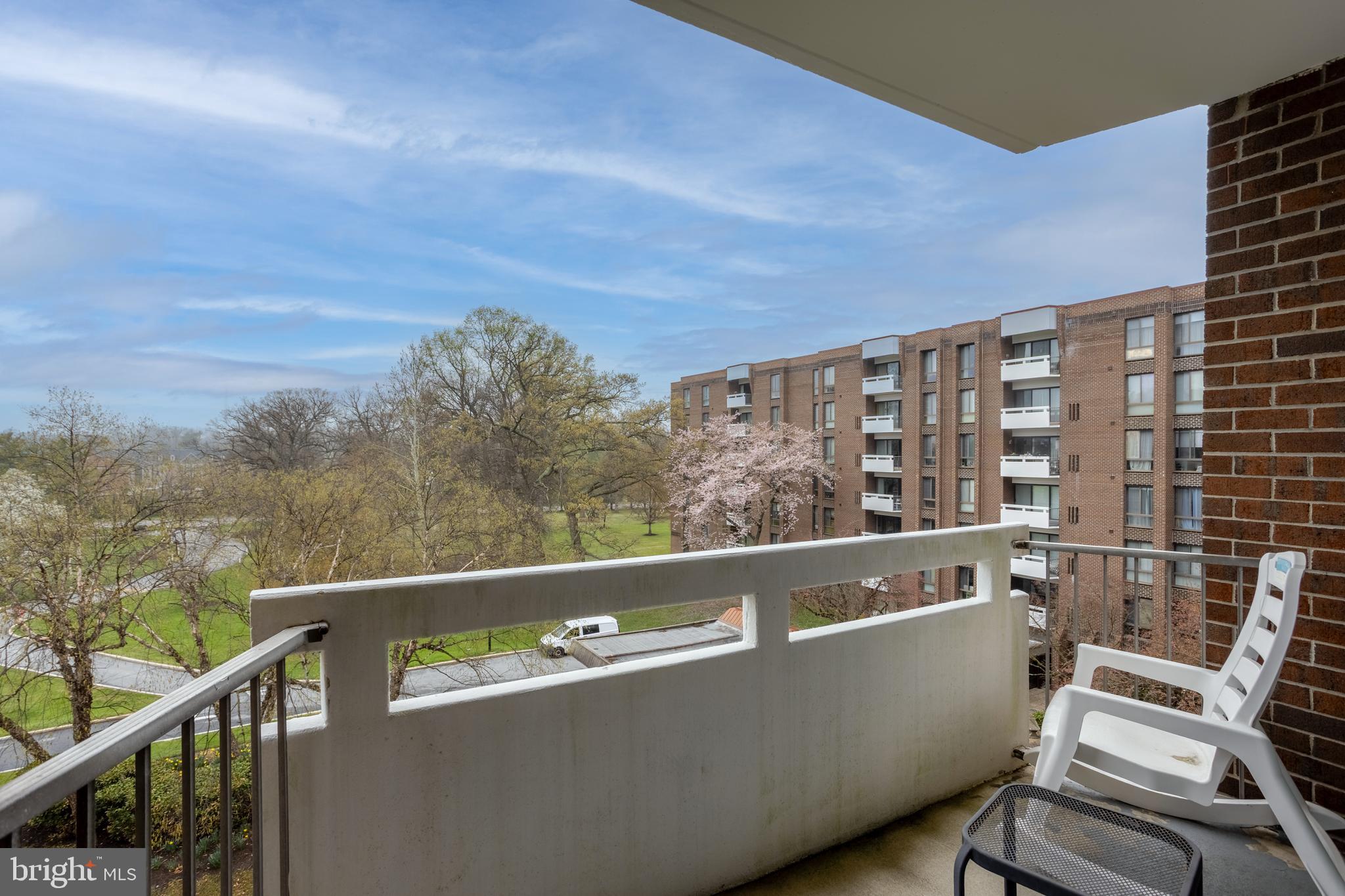 SUBURBAN OAKS - Residential