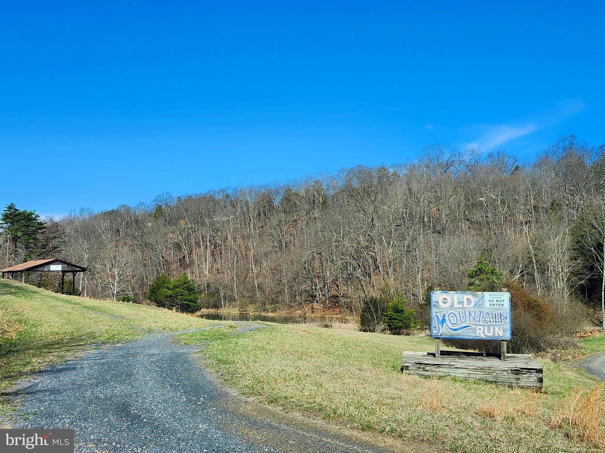 OLD MOUNTAIN RUN - Land