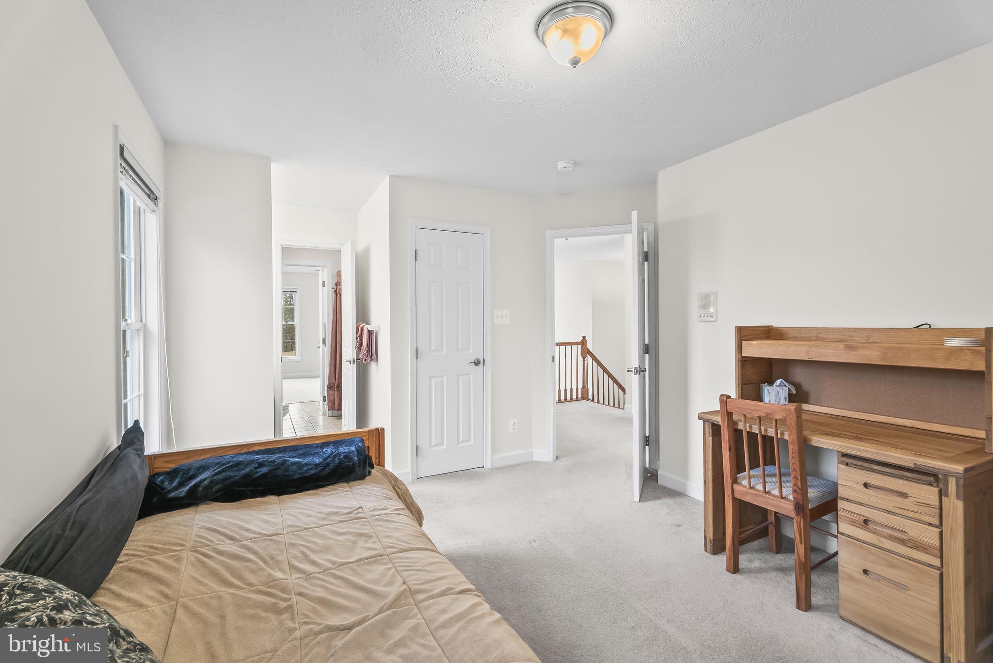 LAKE JAMESON - Residential