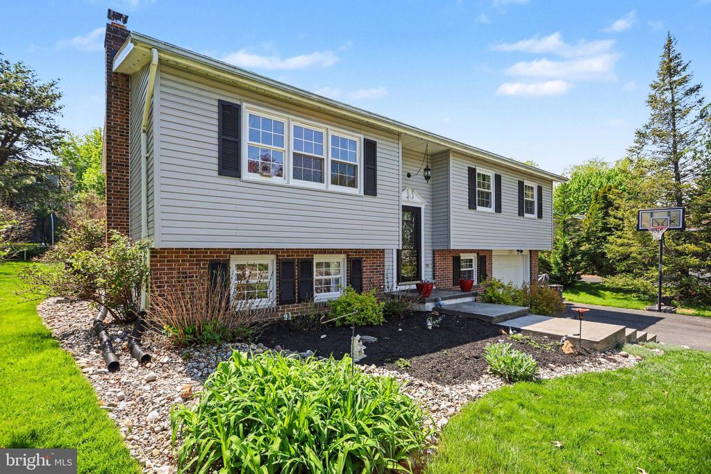 Photo of 219 Maple Avenue, QUARRYVILLE, PA 17566 (MLS # PALA2087132)