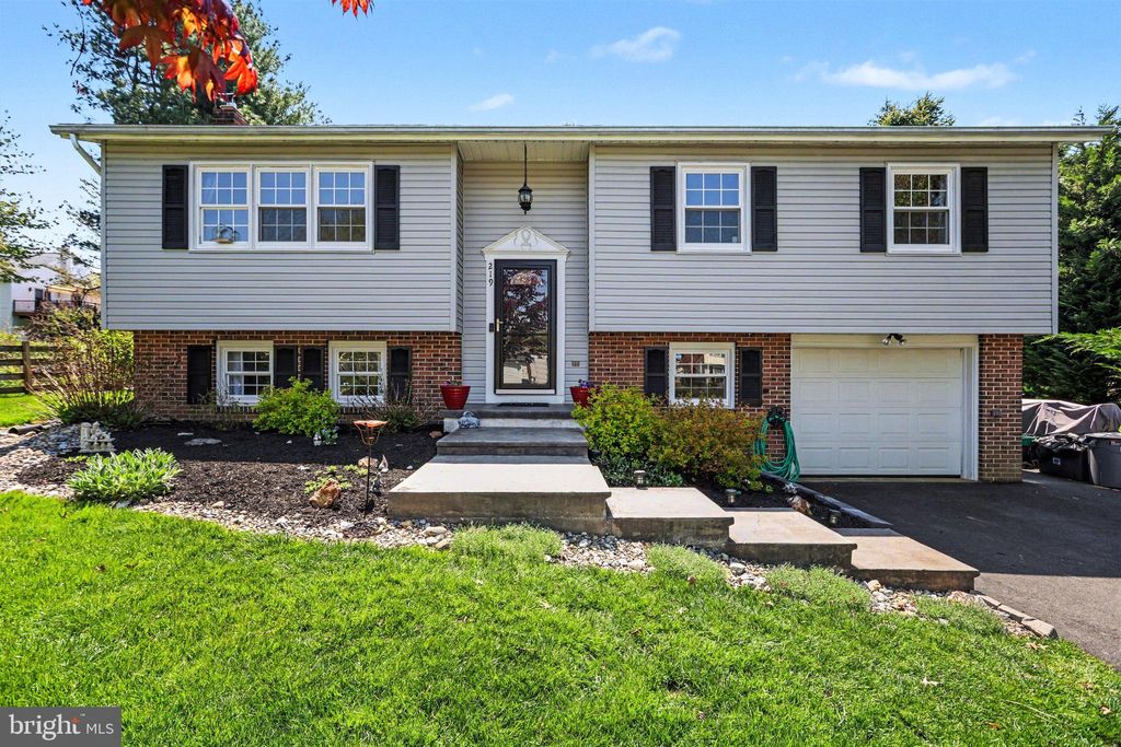 Photo of 219 Maple Avenue, QUARRYVILLE, PA 17566 (MLS # PALA2087132)