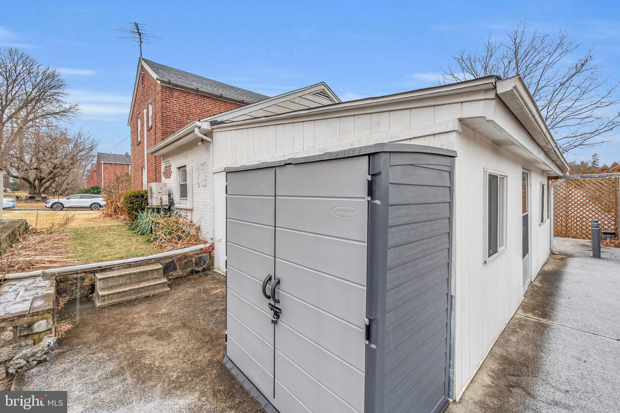 COLONIAL PARK - Residential