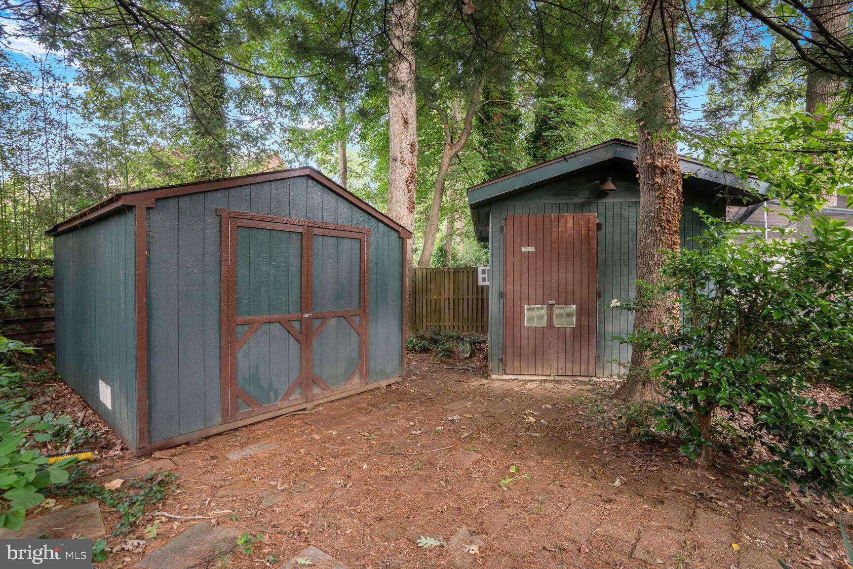 DUNN LORING WOODS - Residential