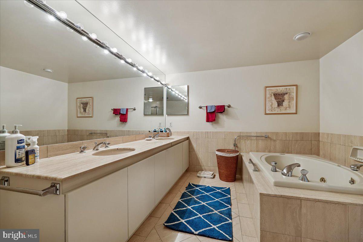 SOMERSET HOUSE - Residential