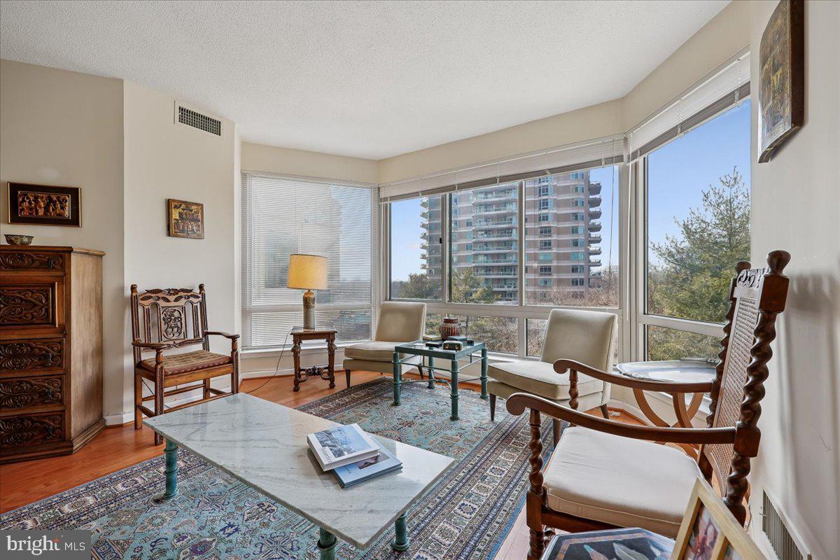 SOMERSET HOUSE - Residential