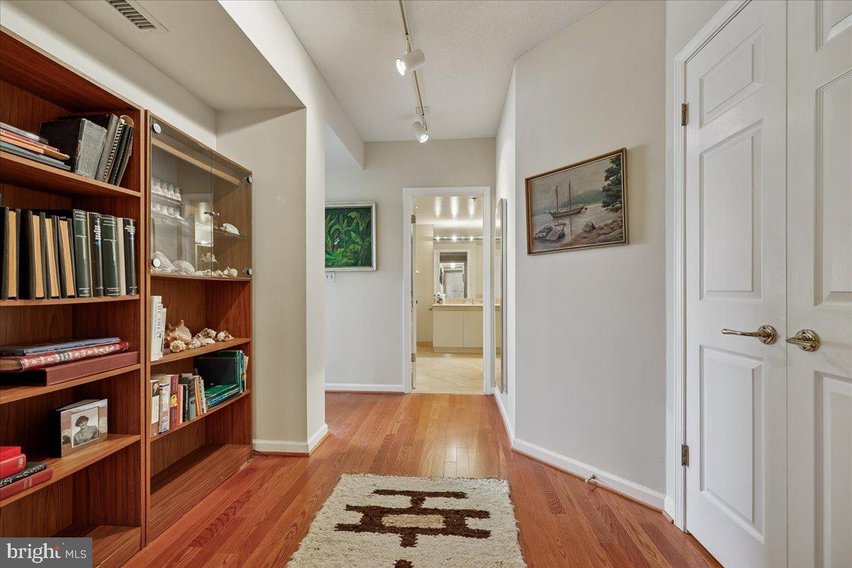 SOMERSET HOUSE - Residential