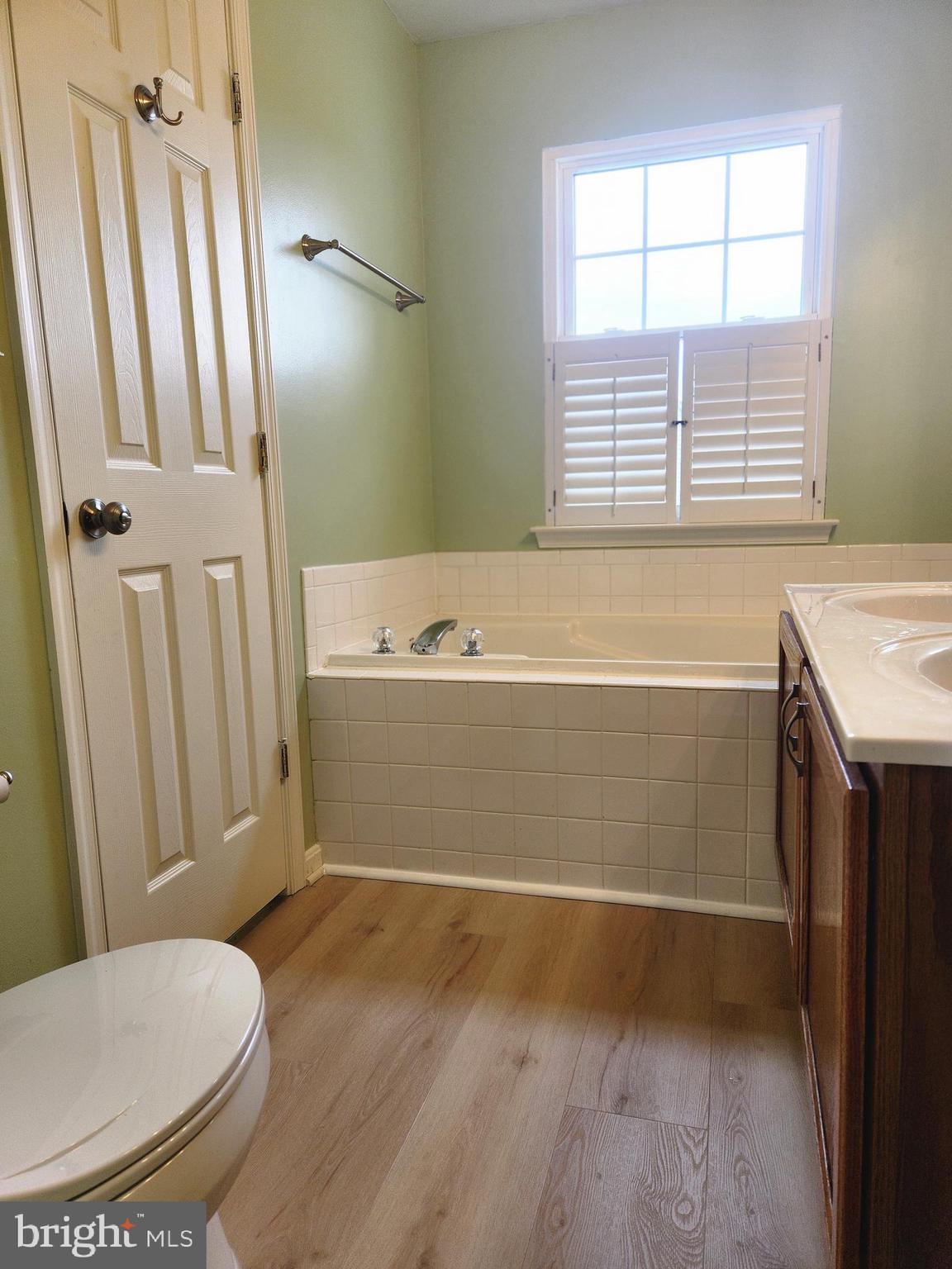 LAKECREST - Residential Lease