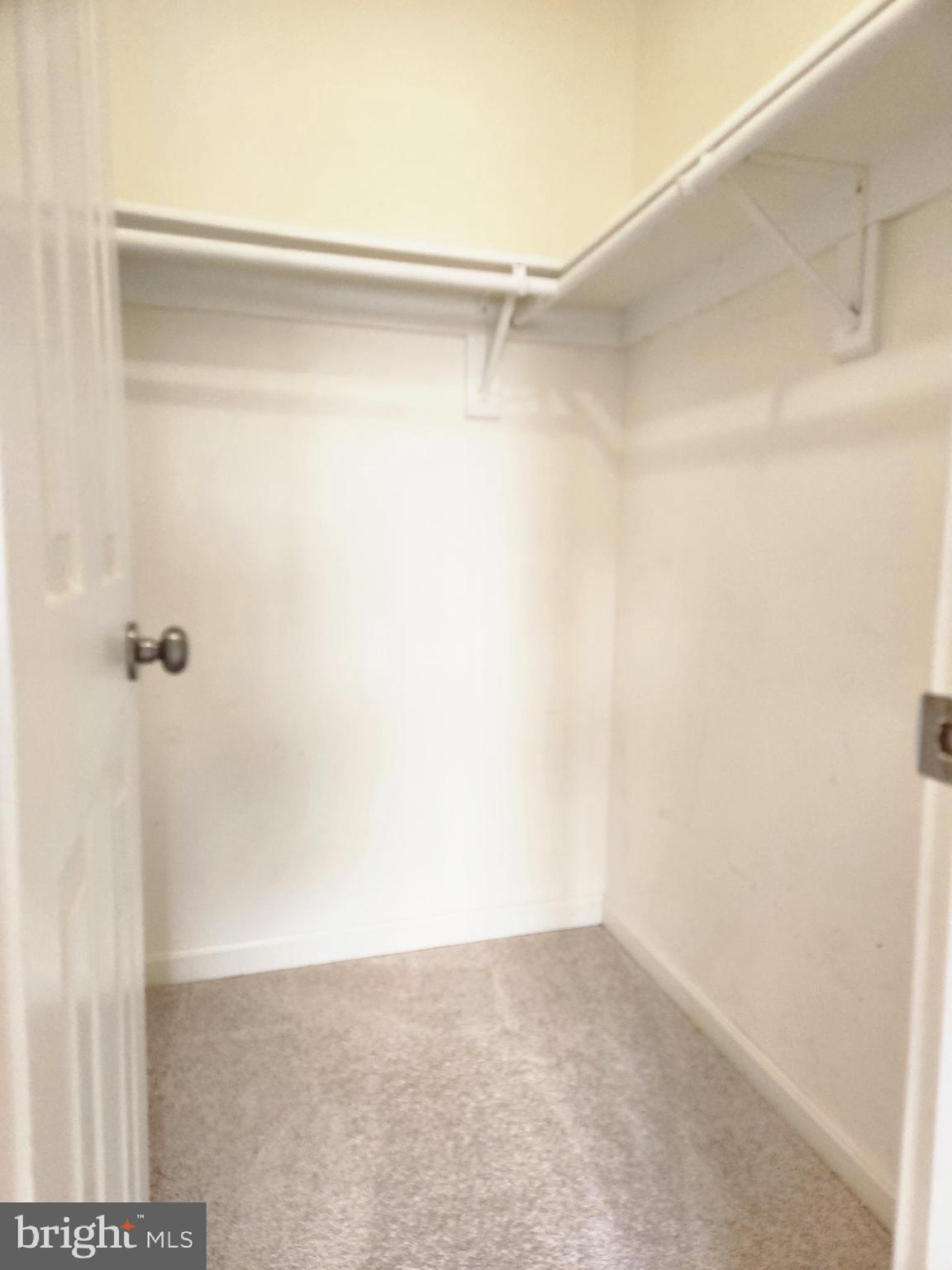 LAKECREST - Residential Lease