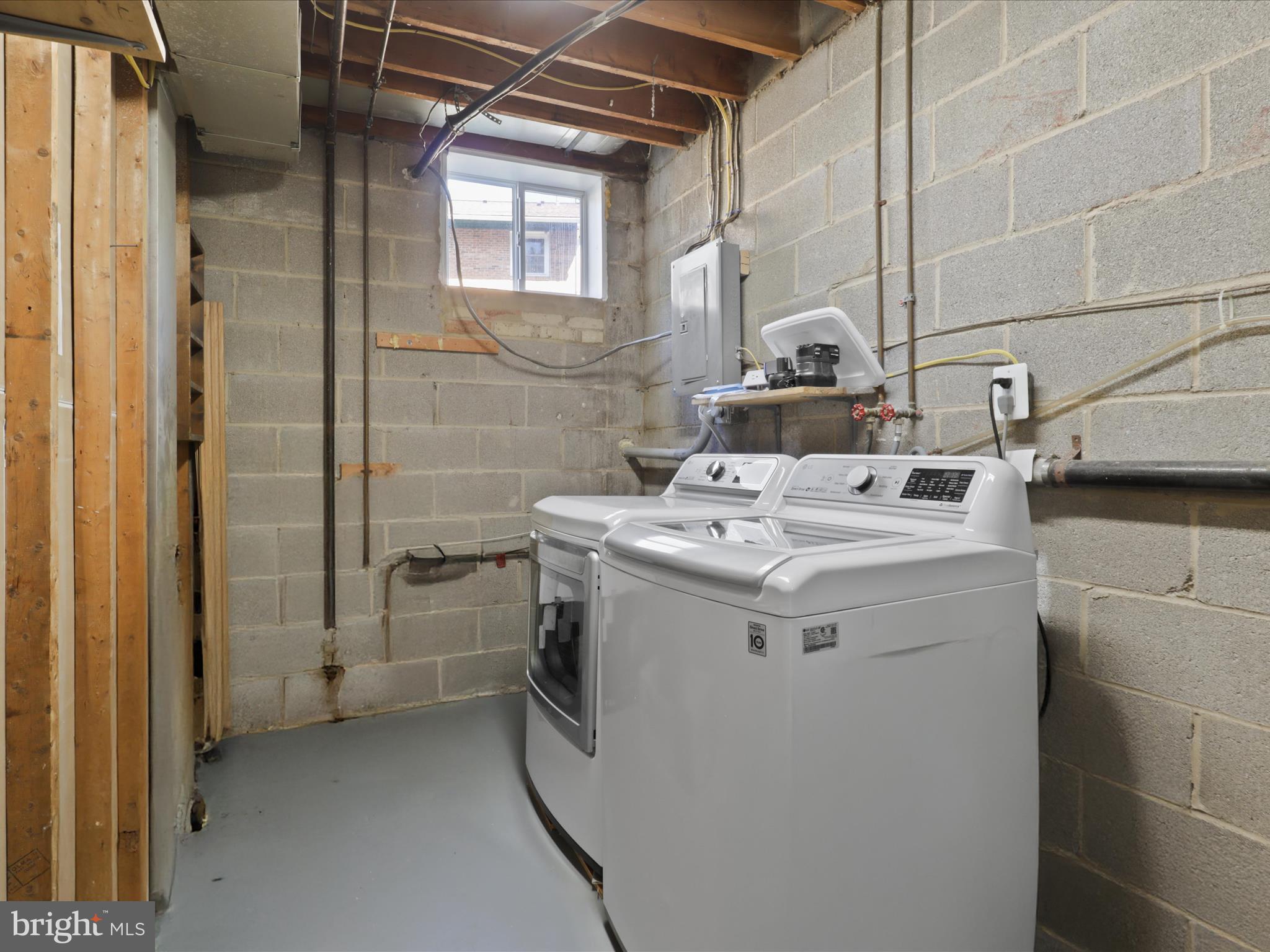 LONDON TOWNE - Residential Lease