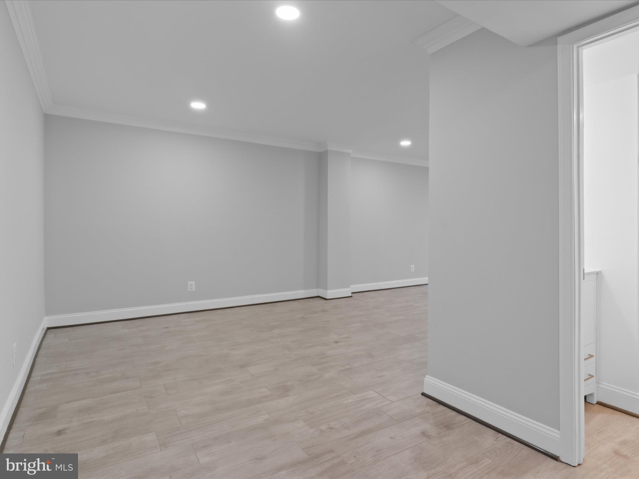 LONDON TOWNE - Residential Lease