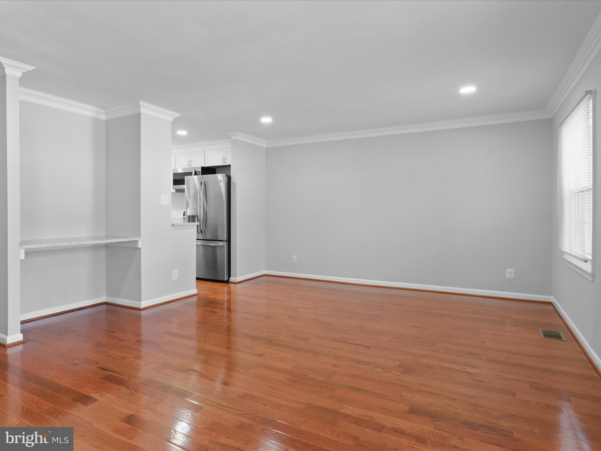 LONDON TOWNE - Residential Lease