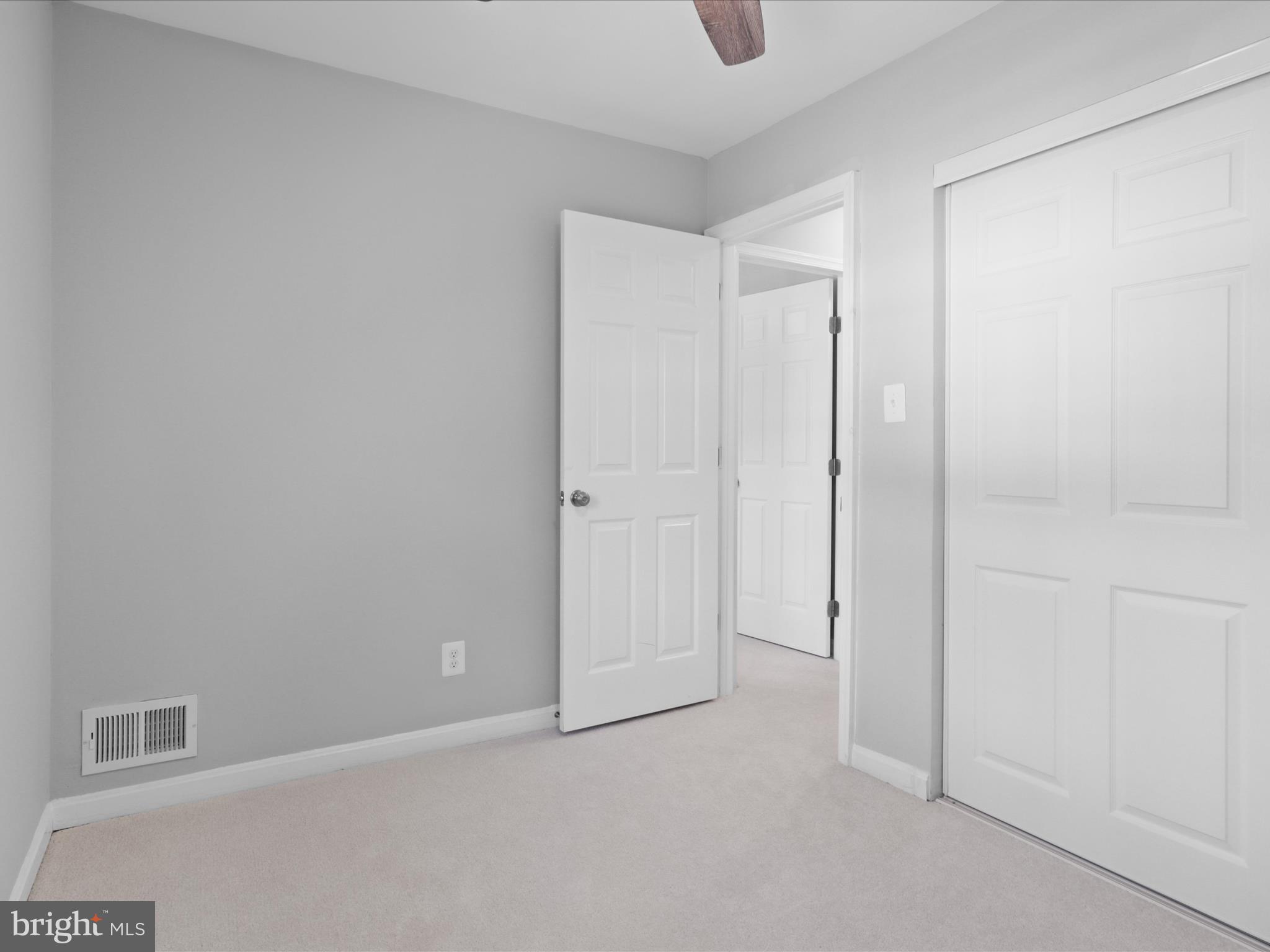 LONDON TOWNE - Residential Lease