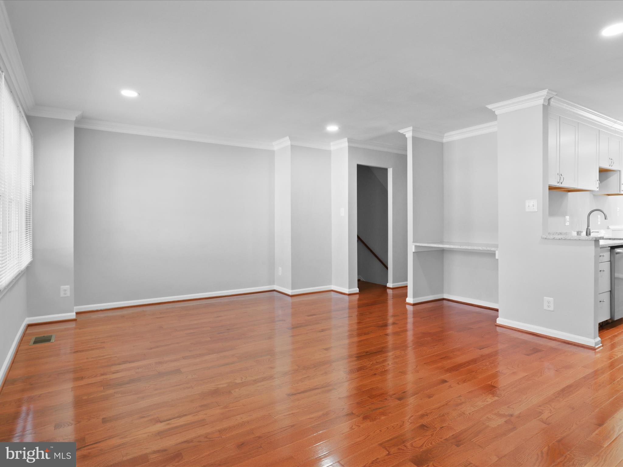 LONDON TOWNE - Residential Lease