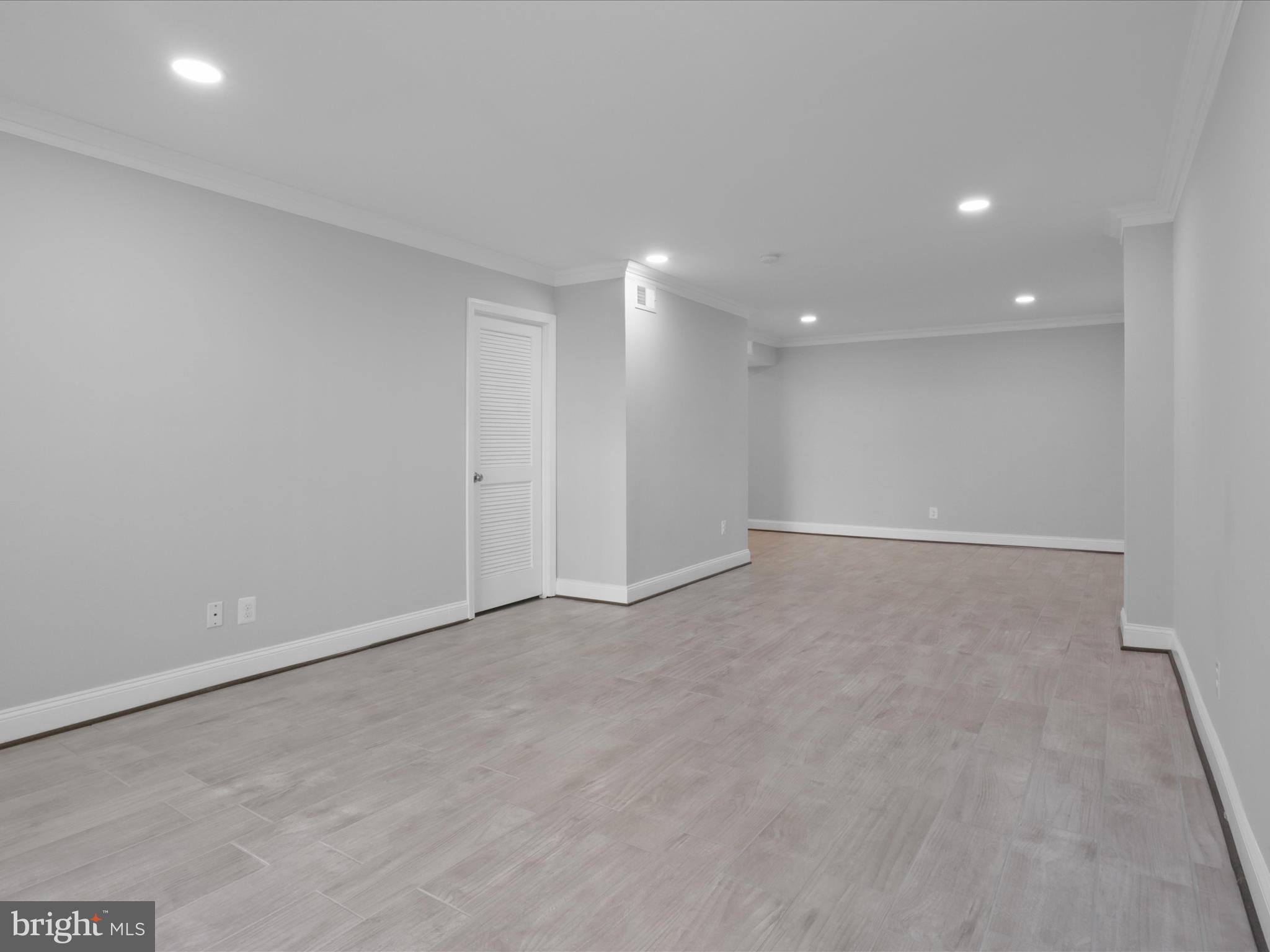 LONDON TOWNE - Residential Lease