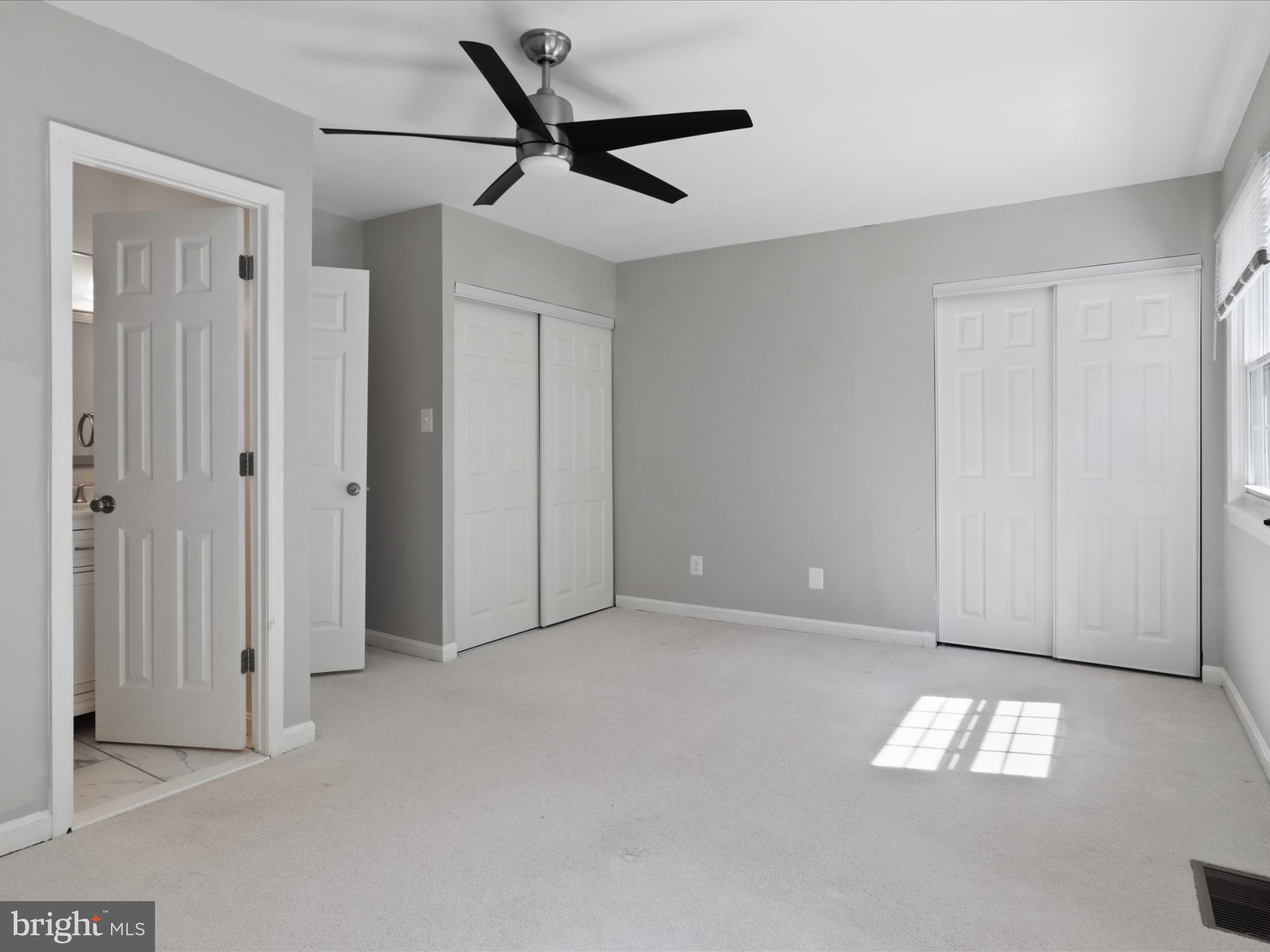 LONDON TOWNE - Residential Lease