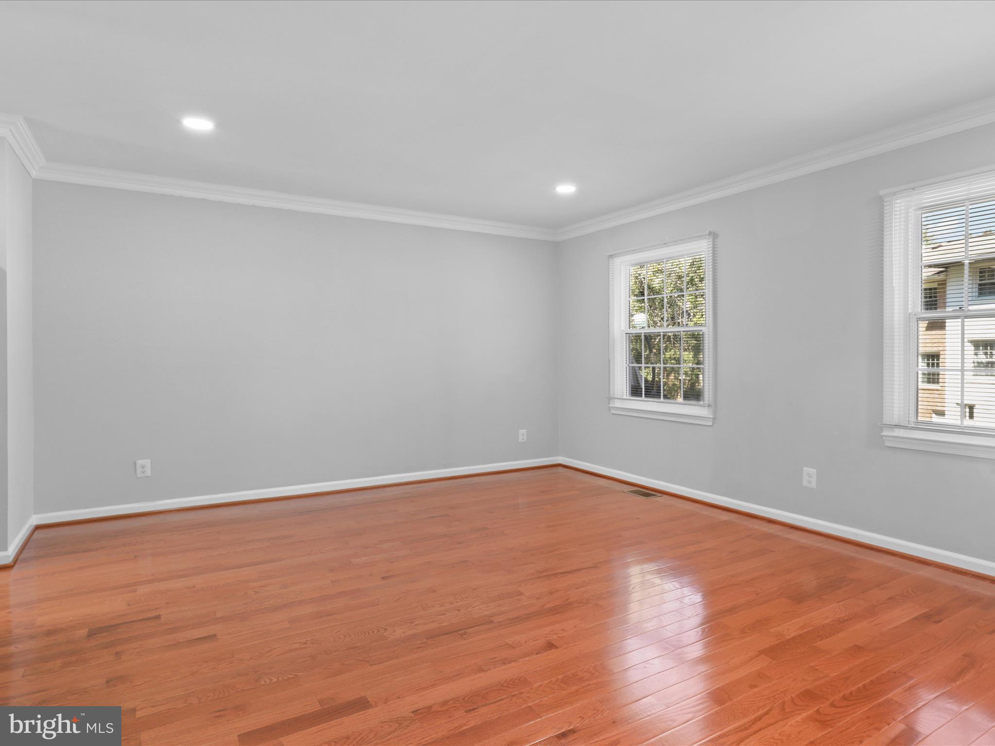 LONDON TOWNE - Residential Lease