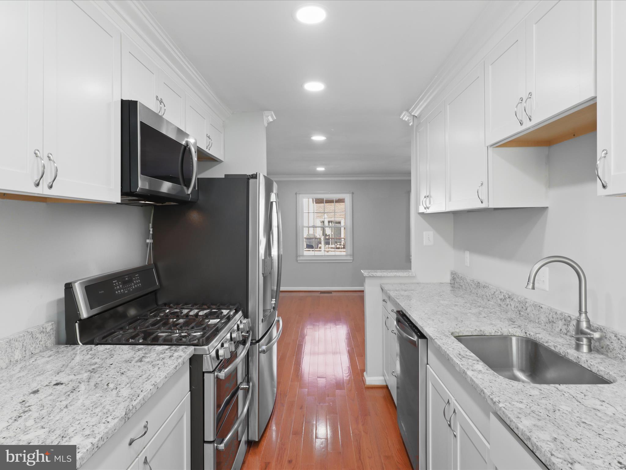 LONDON TOWNE - Residential Lease