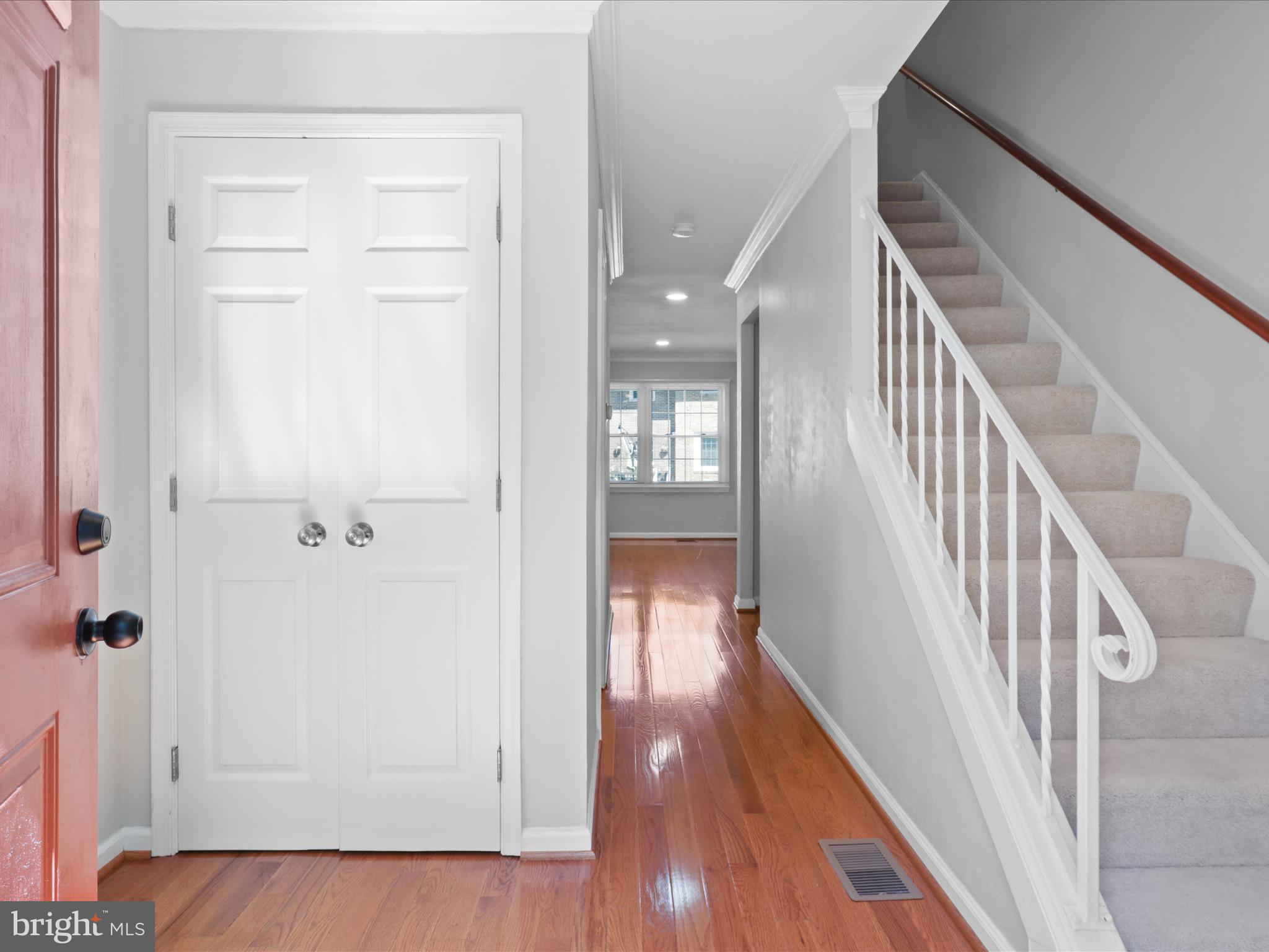 LONDON TOWNE - Residential Lease