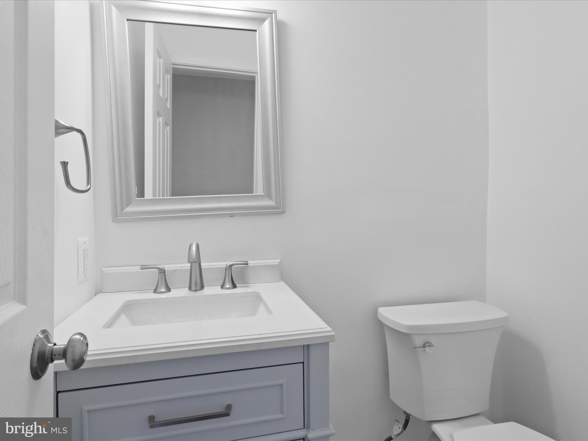 LONDON TOWNE - Residential Lease