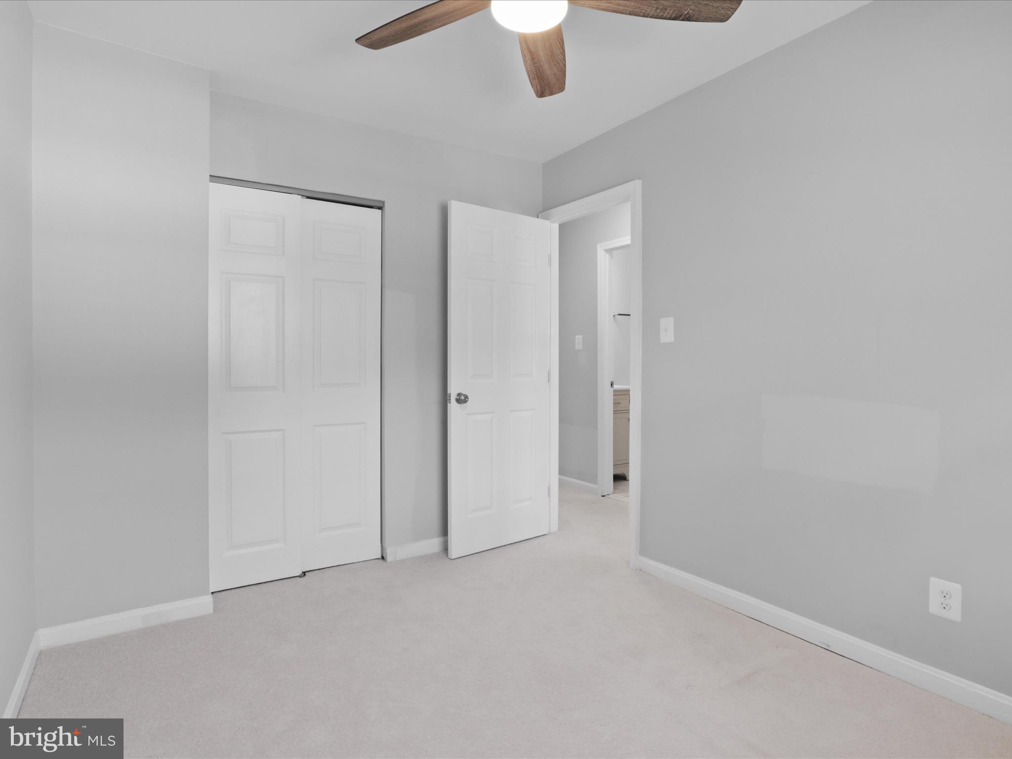 LONDON TOWNE - Residential Lease