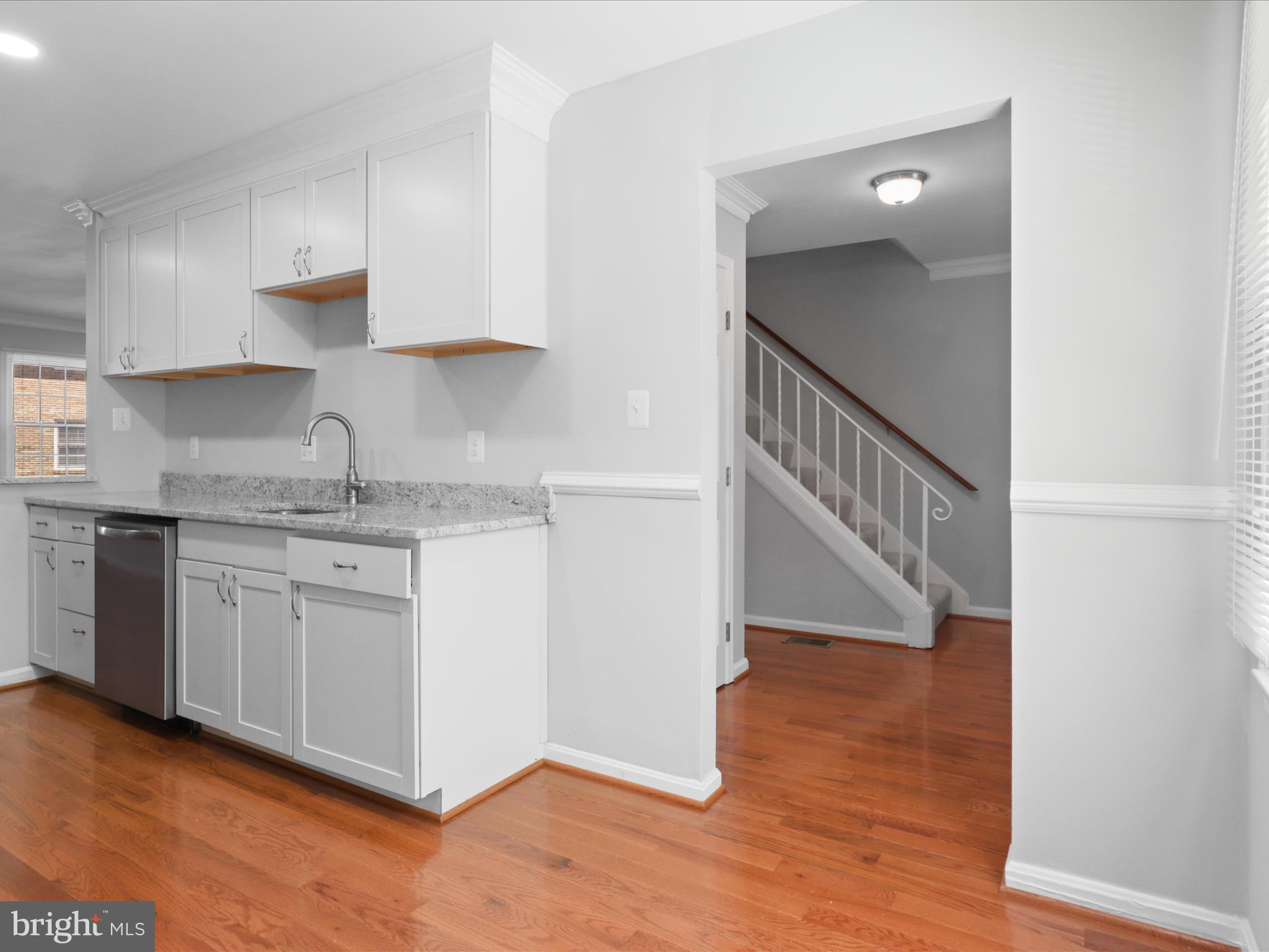 LONDON TOWNE - Residential Lease