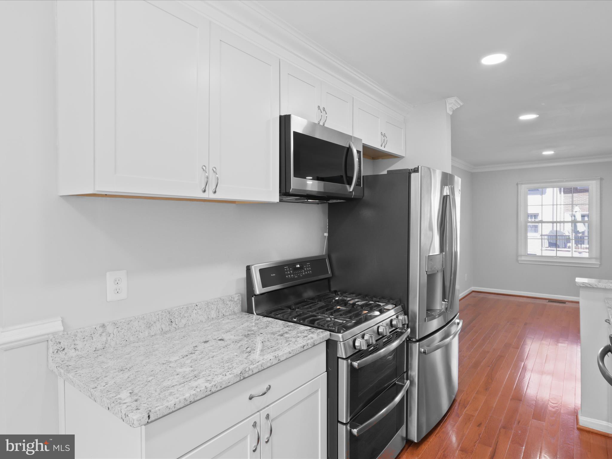 LONDON TOWNE - Residential Lease