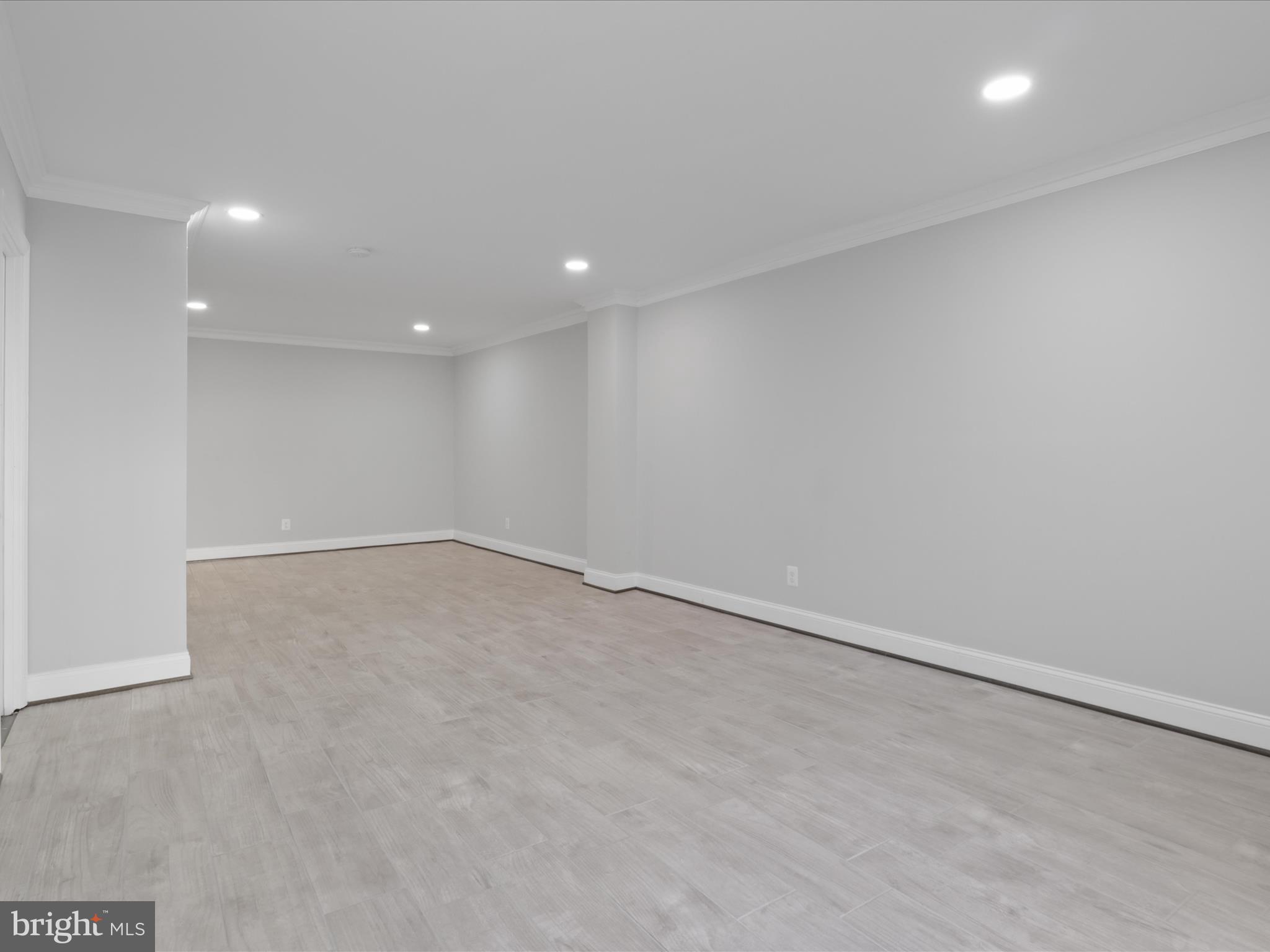 LONDON TOWNE - Residential Lease