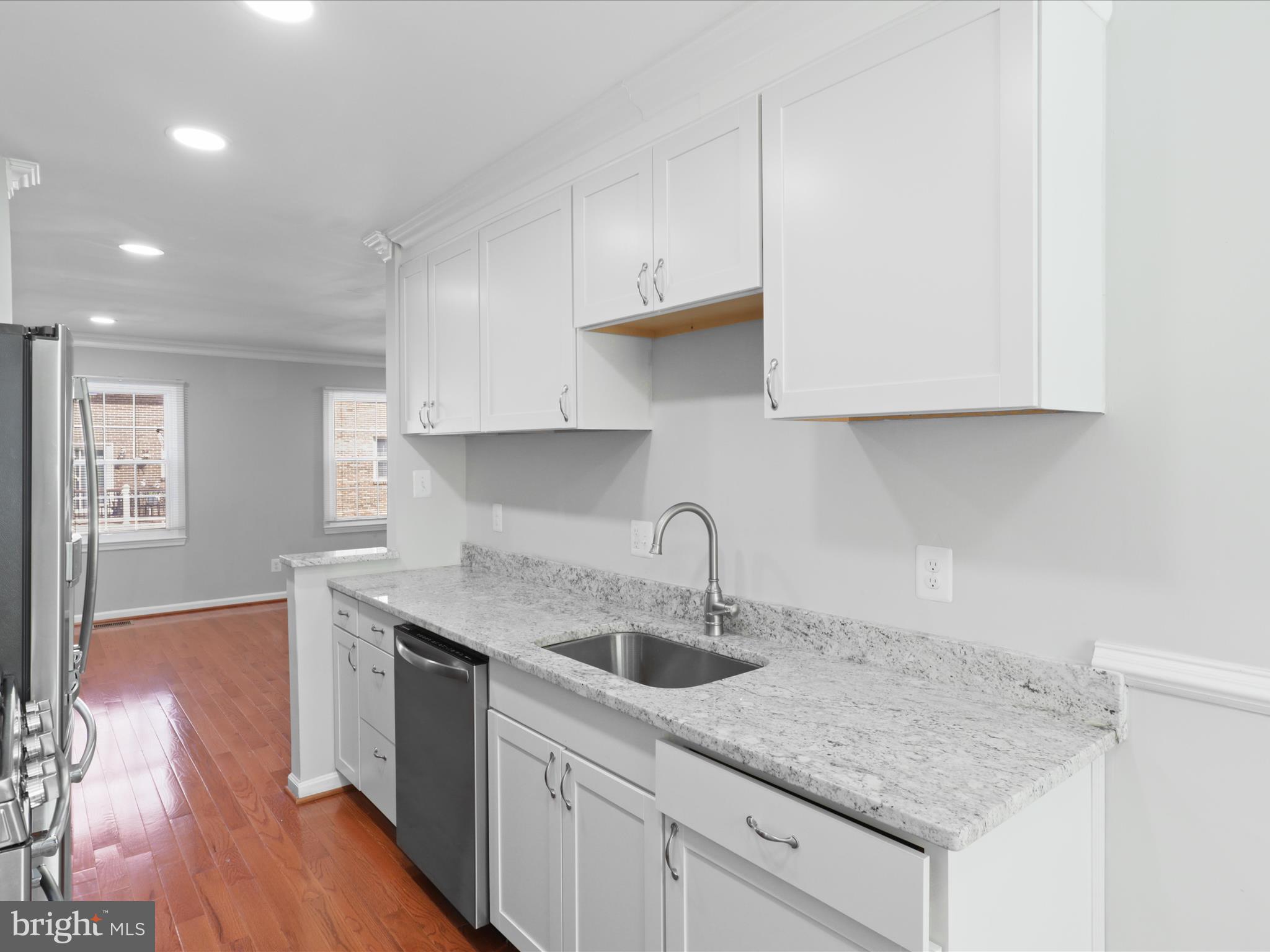 LONDON TOWNE - Residential Lease