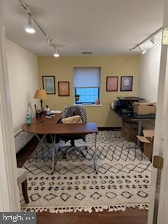 GARRETT HILL - Commercial Lease