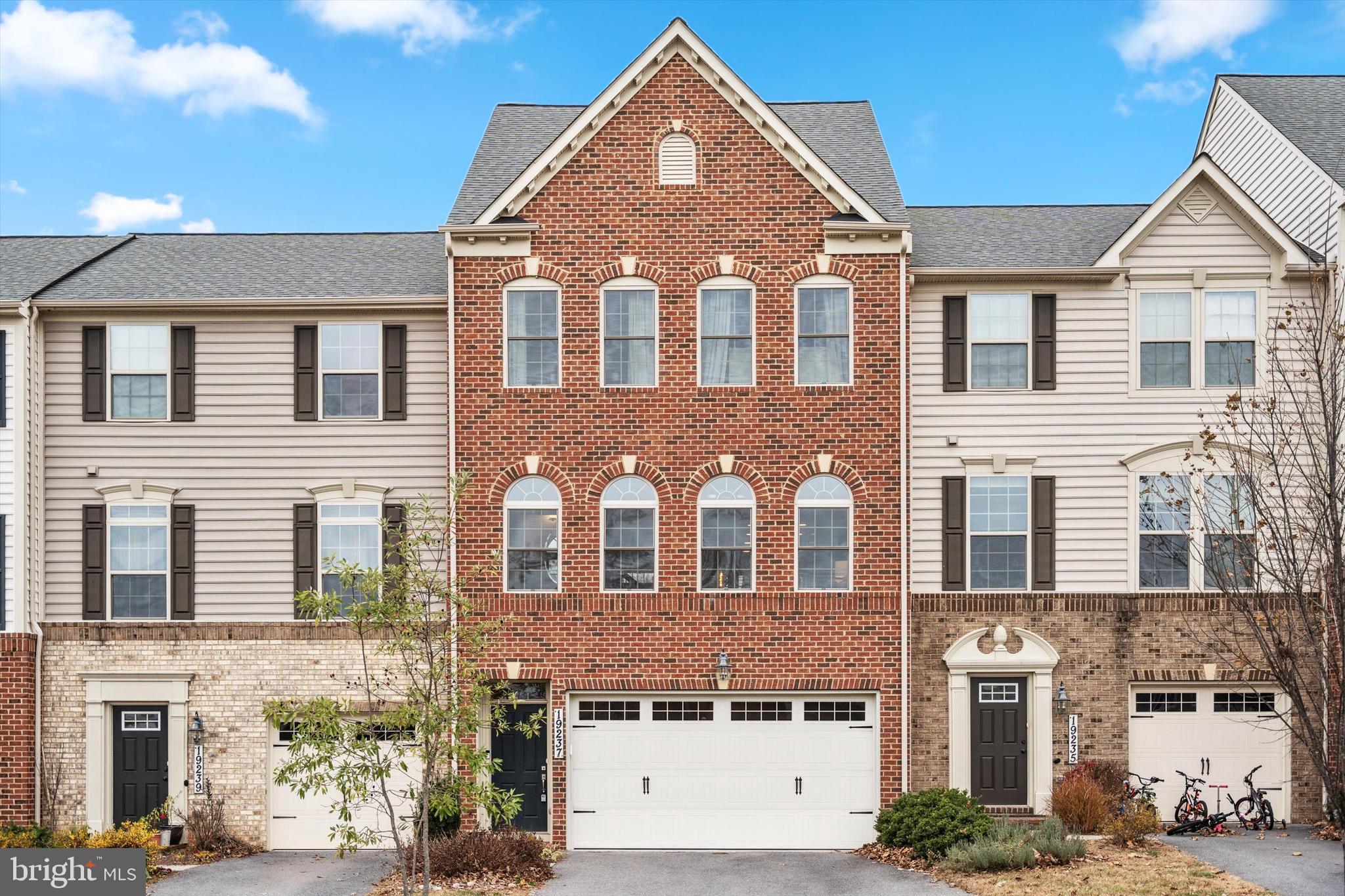 MANOR OAKS - Residential