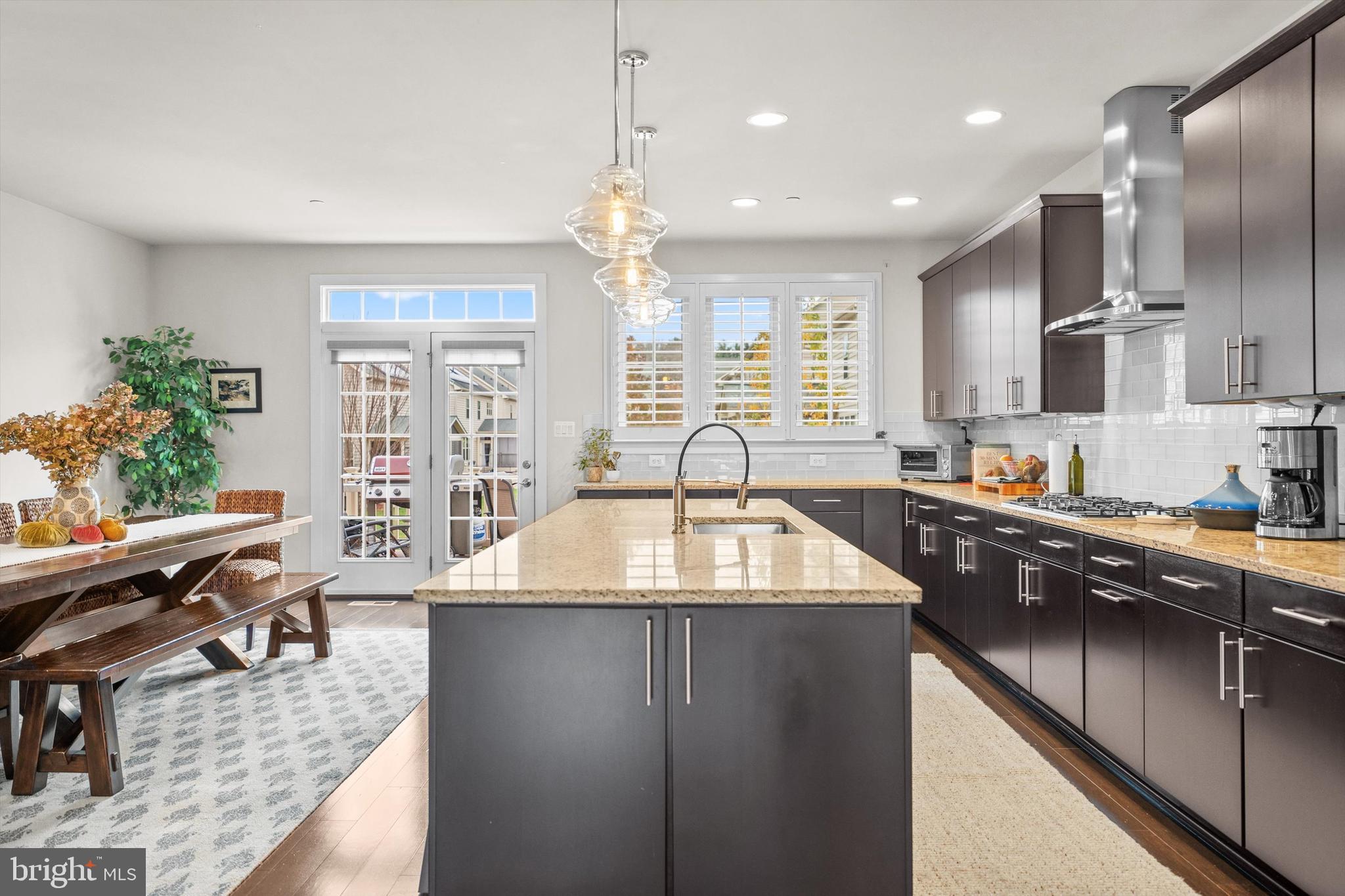 MANOR OAKS - Residential