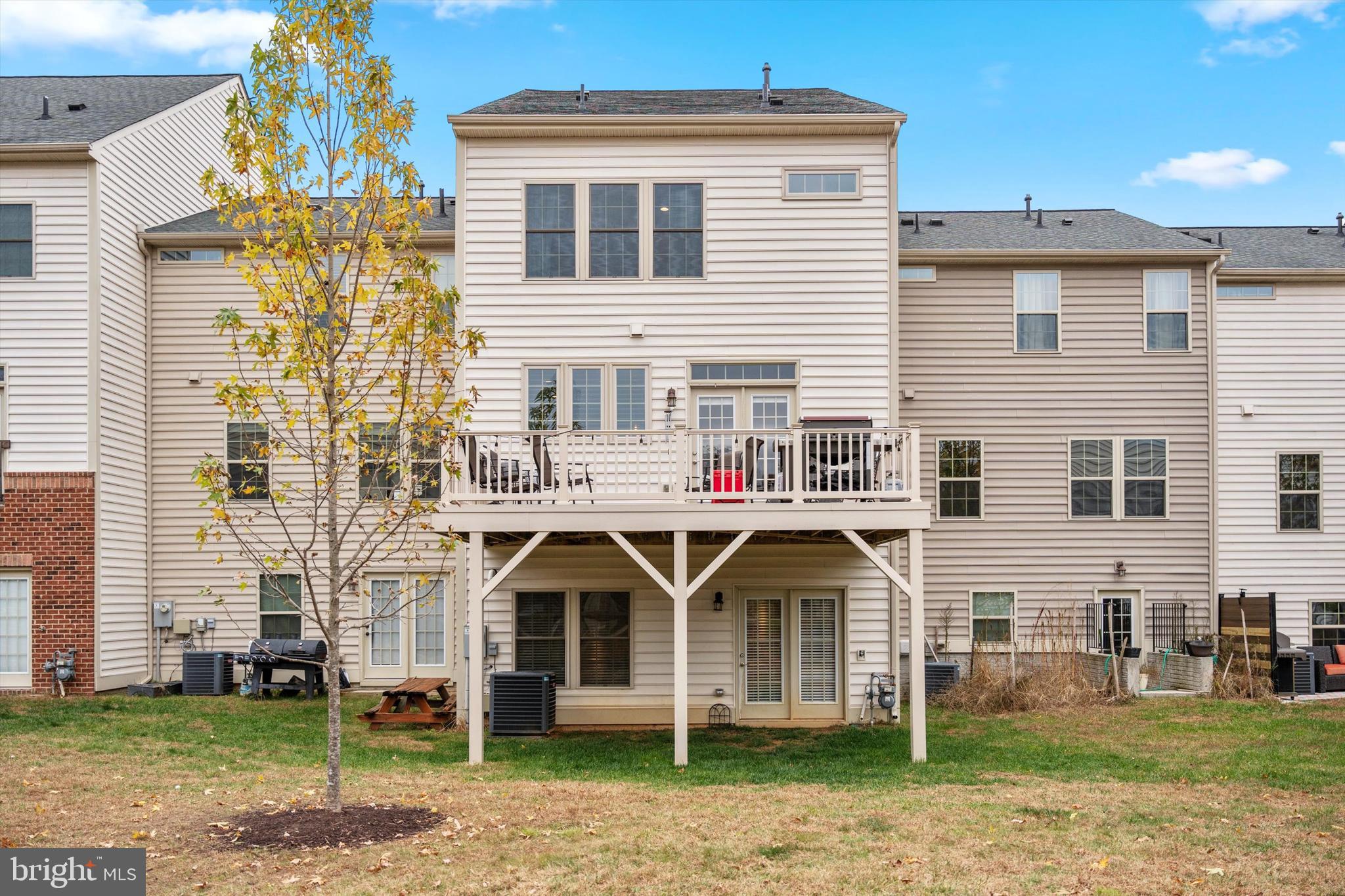 MANOR OAKS - Residential