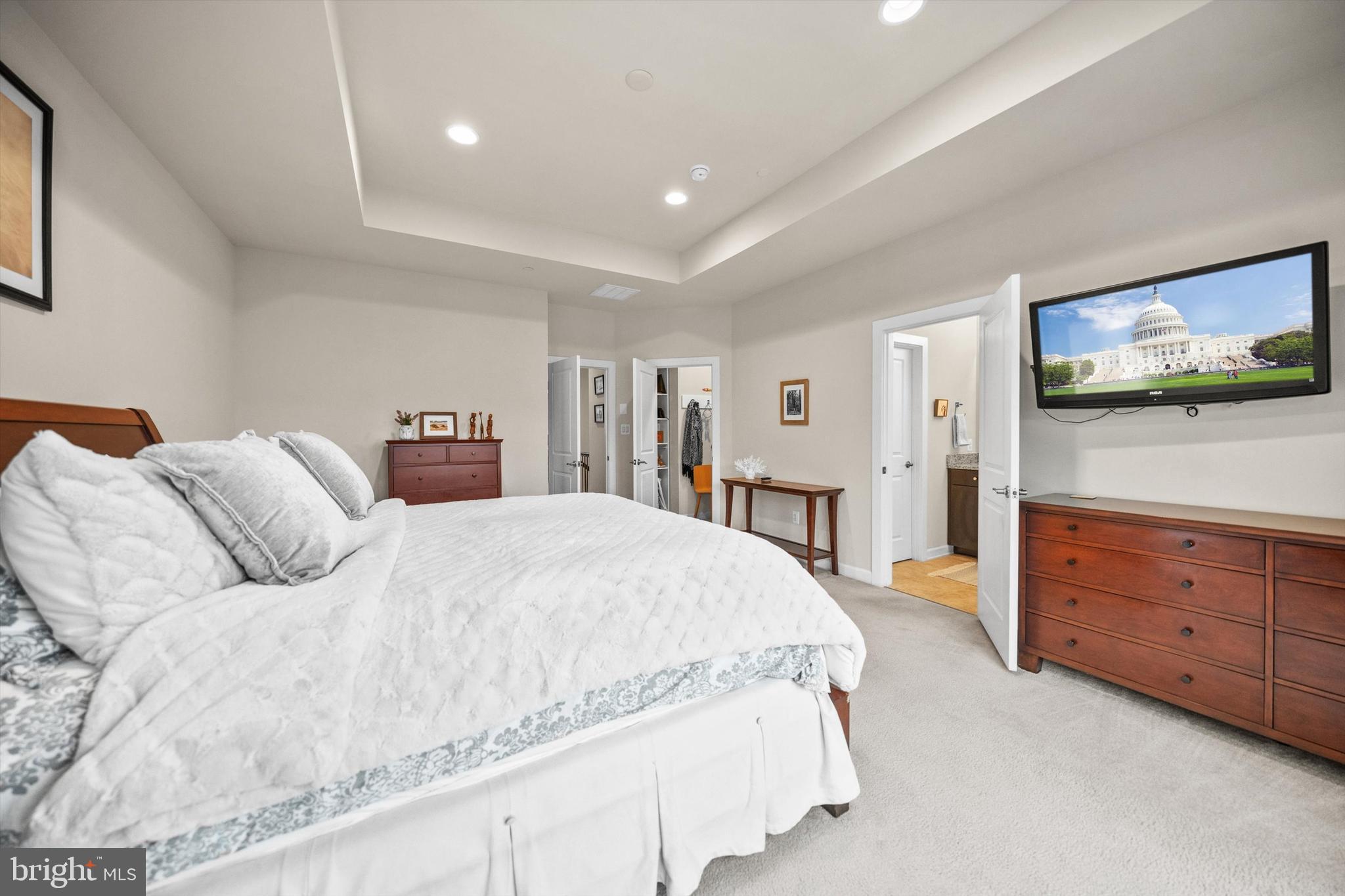 MANOR OAKS - Residential