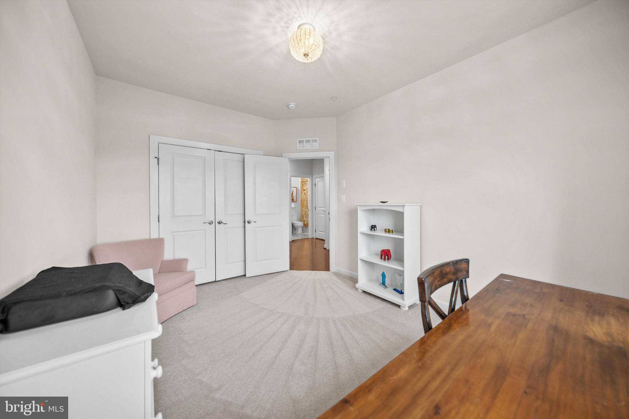 MANOR OAKS - Residential