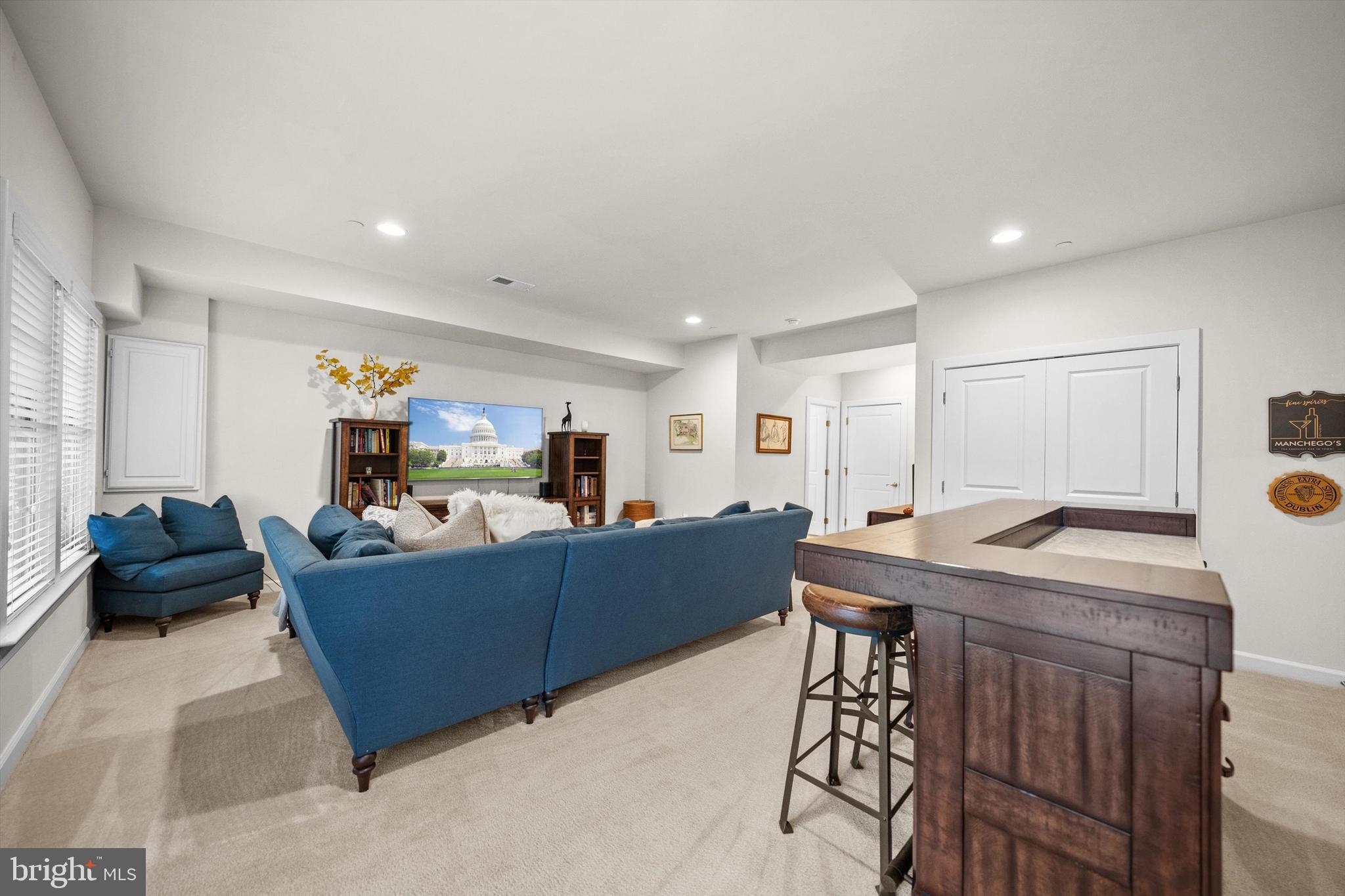 MANOR OAKS - Residential