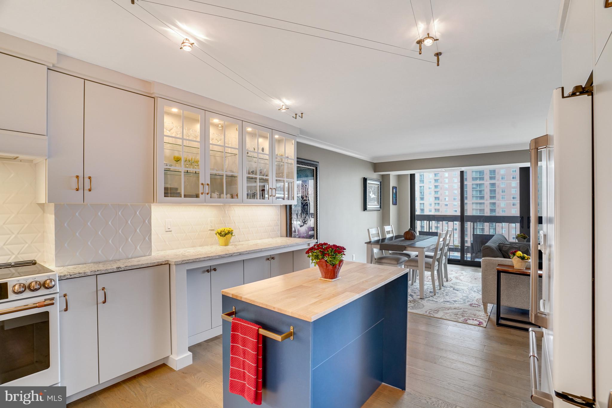 3800 FAIRFAX DRIVE 802