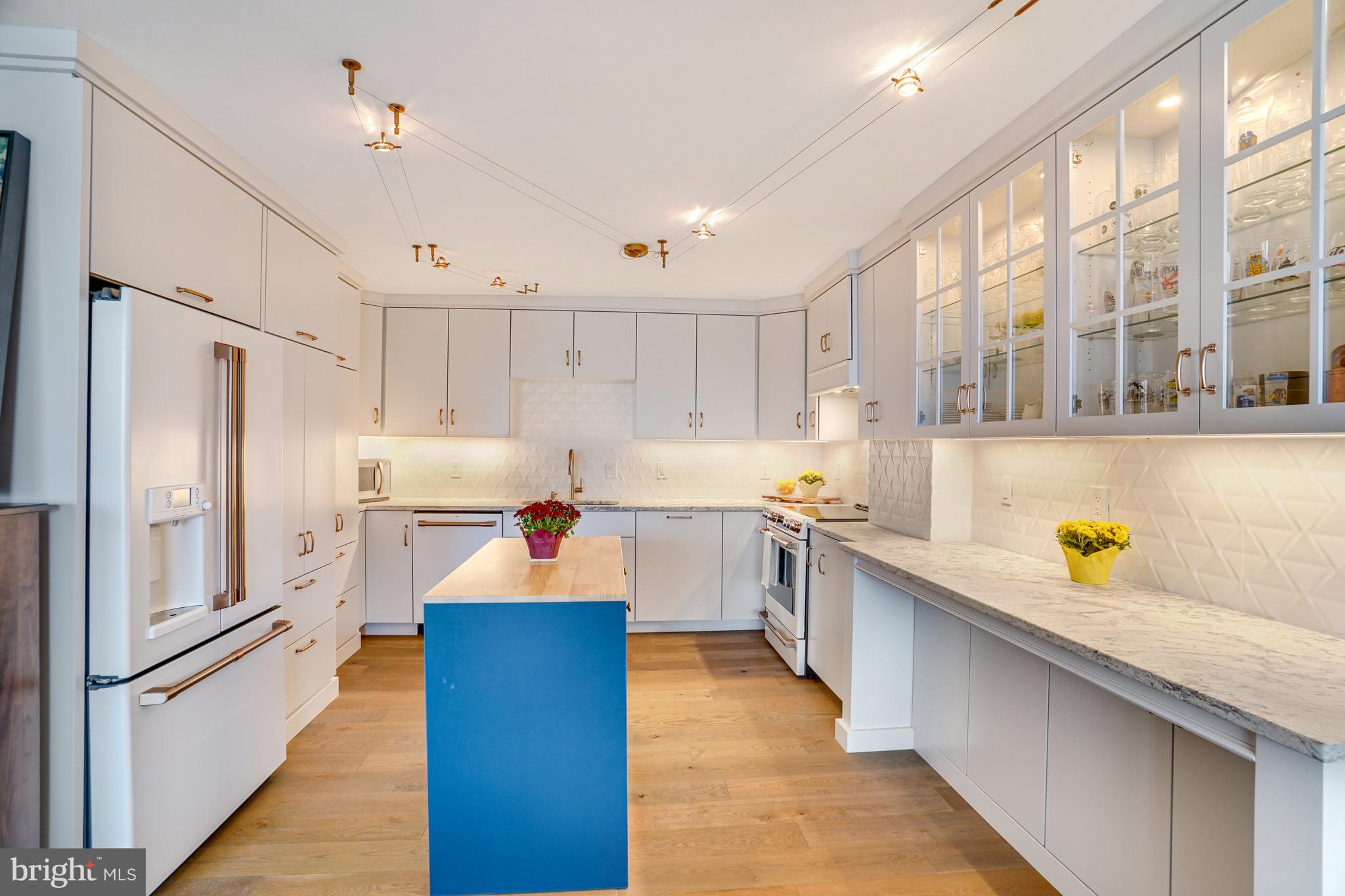 3800 FAIRFAX DRIVE 802