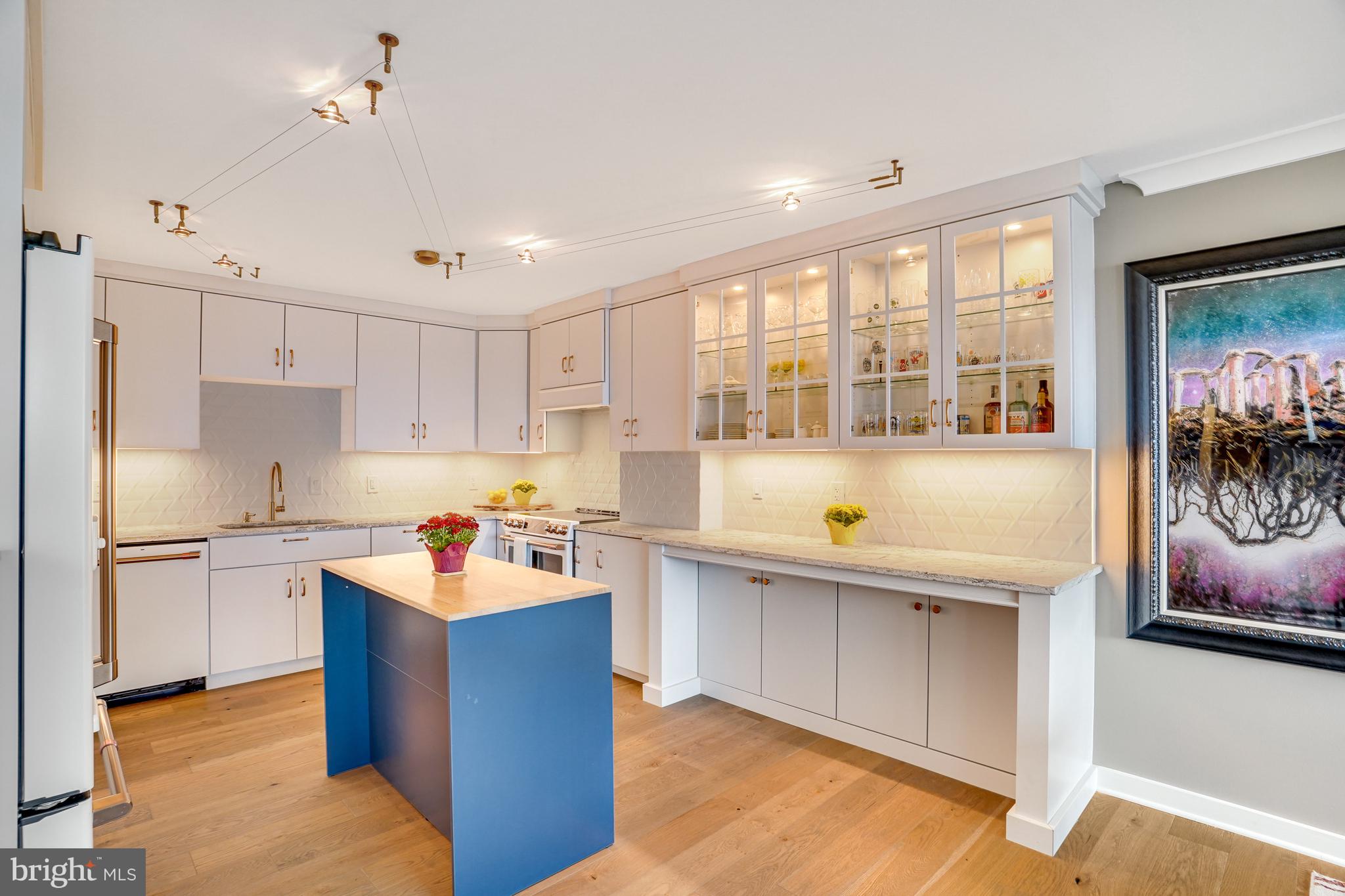 3800 FAIRFAX DRIVE 802